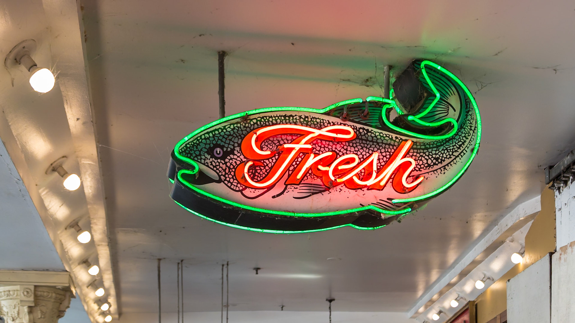 180905_170 Fish shaped neon sign in the Pike Place Fish Market in downtown Seattle, Washington