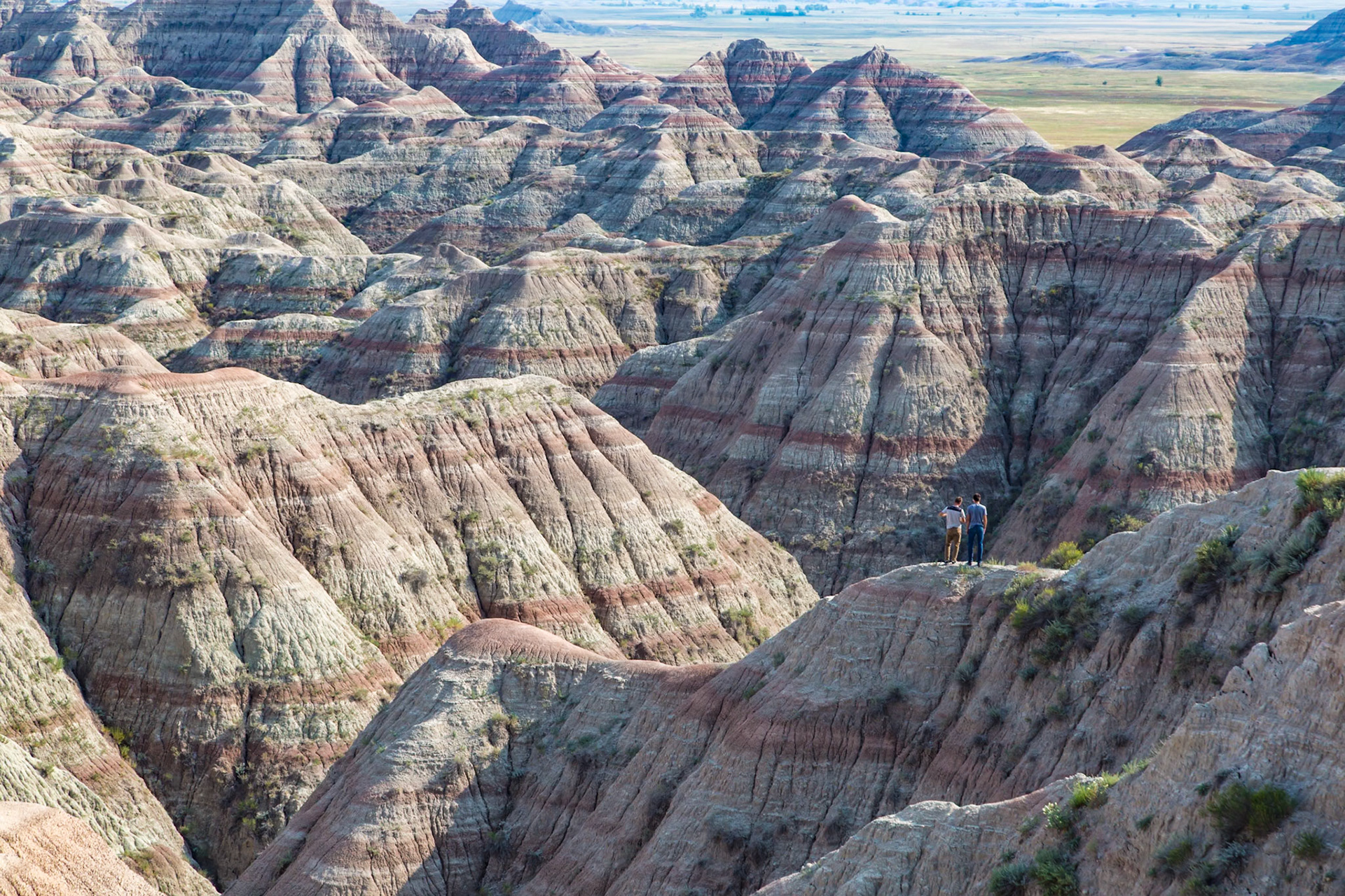 180816_216 Erosion exposes colorful layers of sedimentary rock  in the Badlands National Park in South Dakota, USA