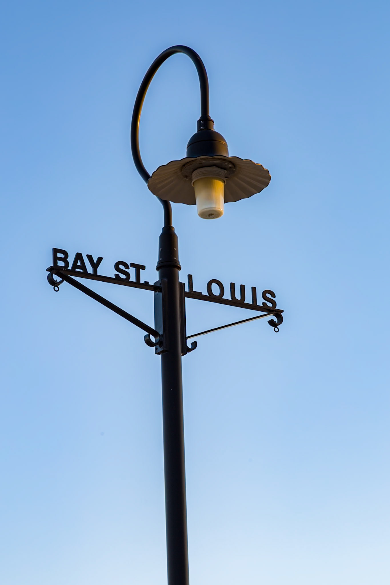 141119_048 Lamp post near the harbor in Bay St. Louis, Mississippi, USA
