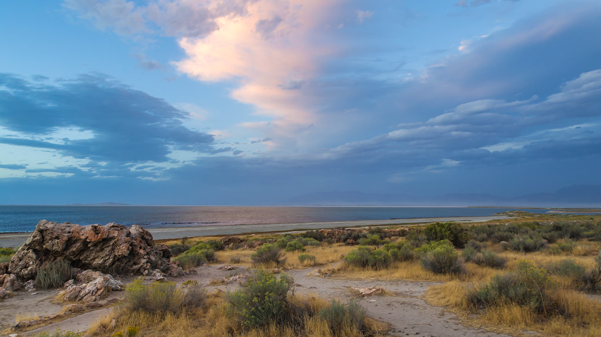 180915_275 Setting sun lights up the clouds along the shoreline of Great Salt Lake in the Antelope Island State Park near Syracuse, Utah