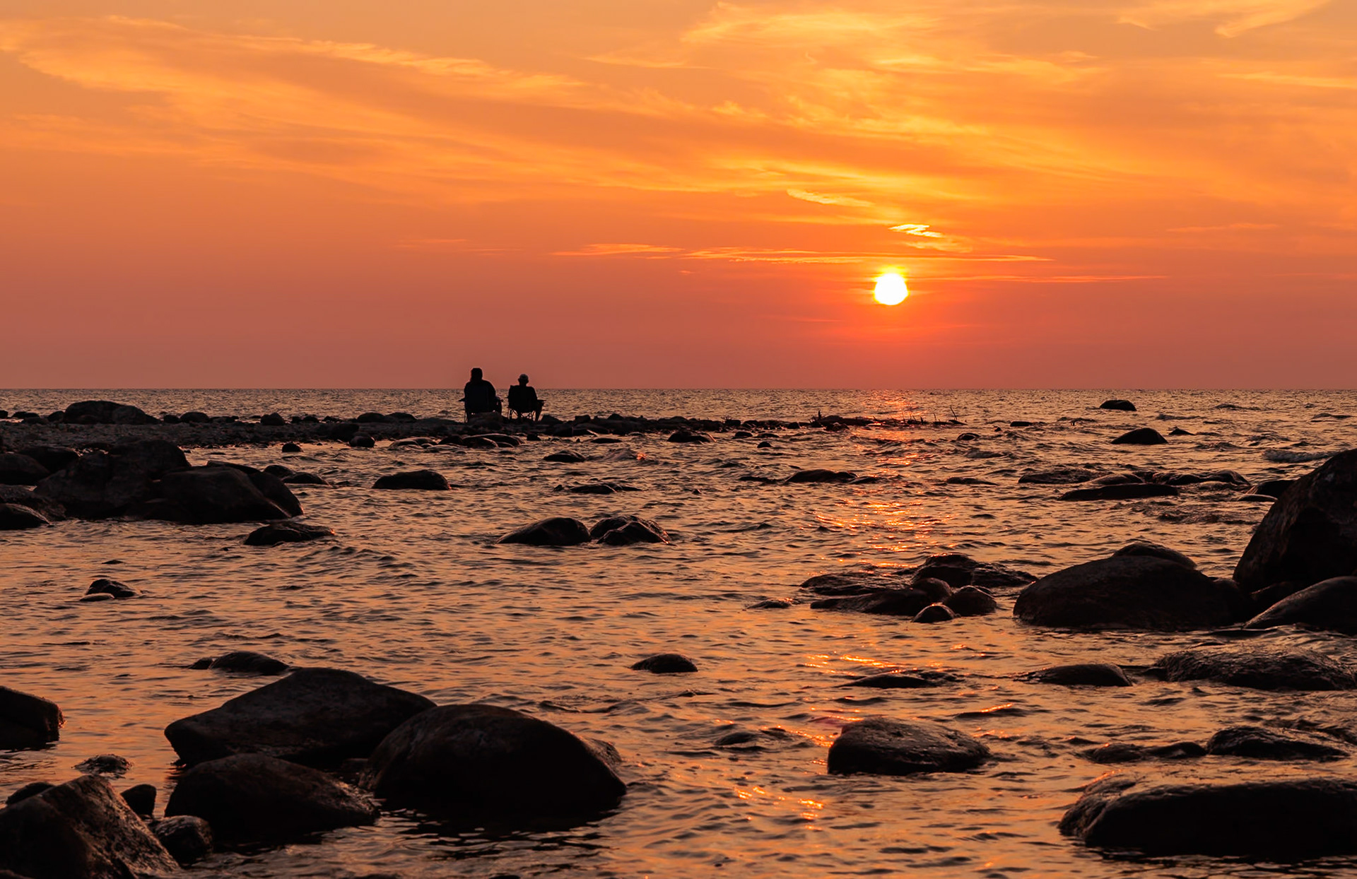 250814_038 Couple watching the sunset in Leelanau State Park at the northern tip of Michigan's Leelanau Peninsula