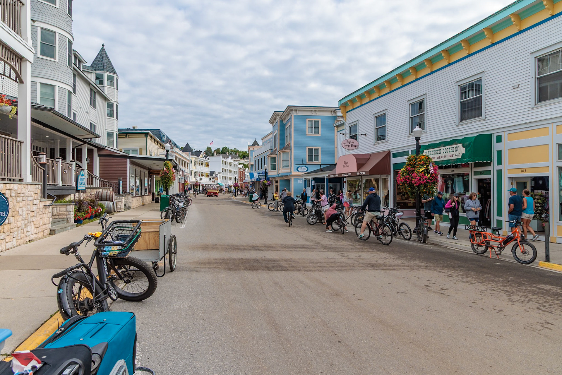 250821_007 Since cars and trucks are not allowed,  bicycles provide a primary mode of transportation on Mackinac Island, Michigan, USA