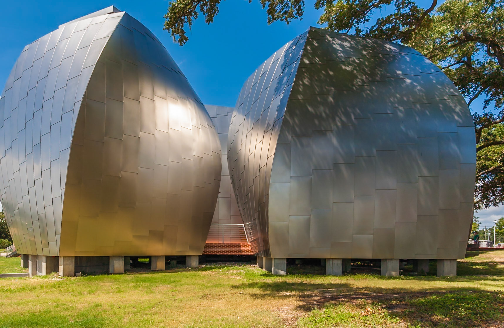 140901_068 The Ohr-O'Keefe Museum of Art designed by architect Frank Gehry as a tribute to master potter George E Ohr