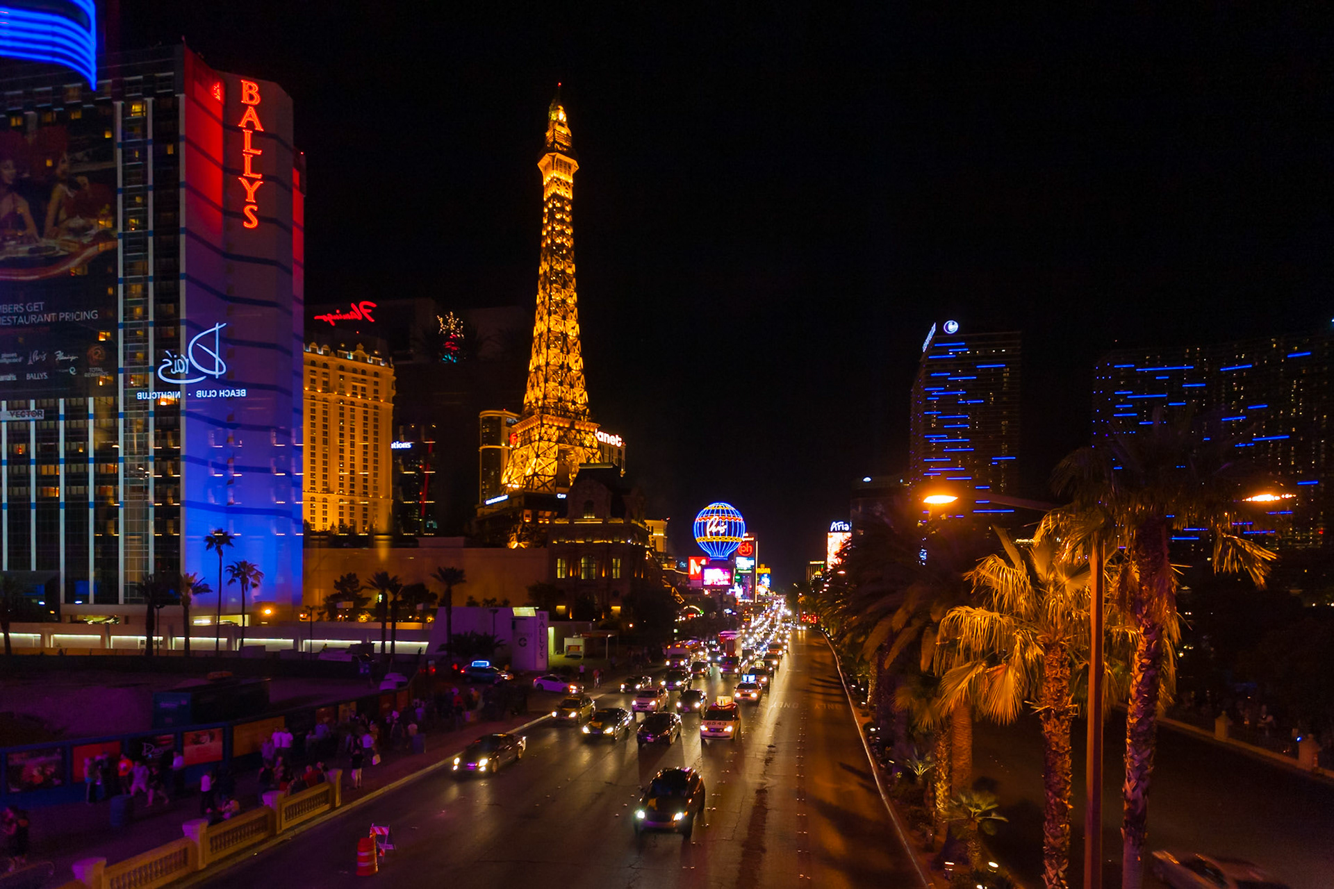 140503_808 Night scene of Las Vegas Boulevard at night on the Las Vegas Strip in Paradise, Nevada