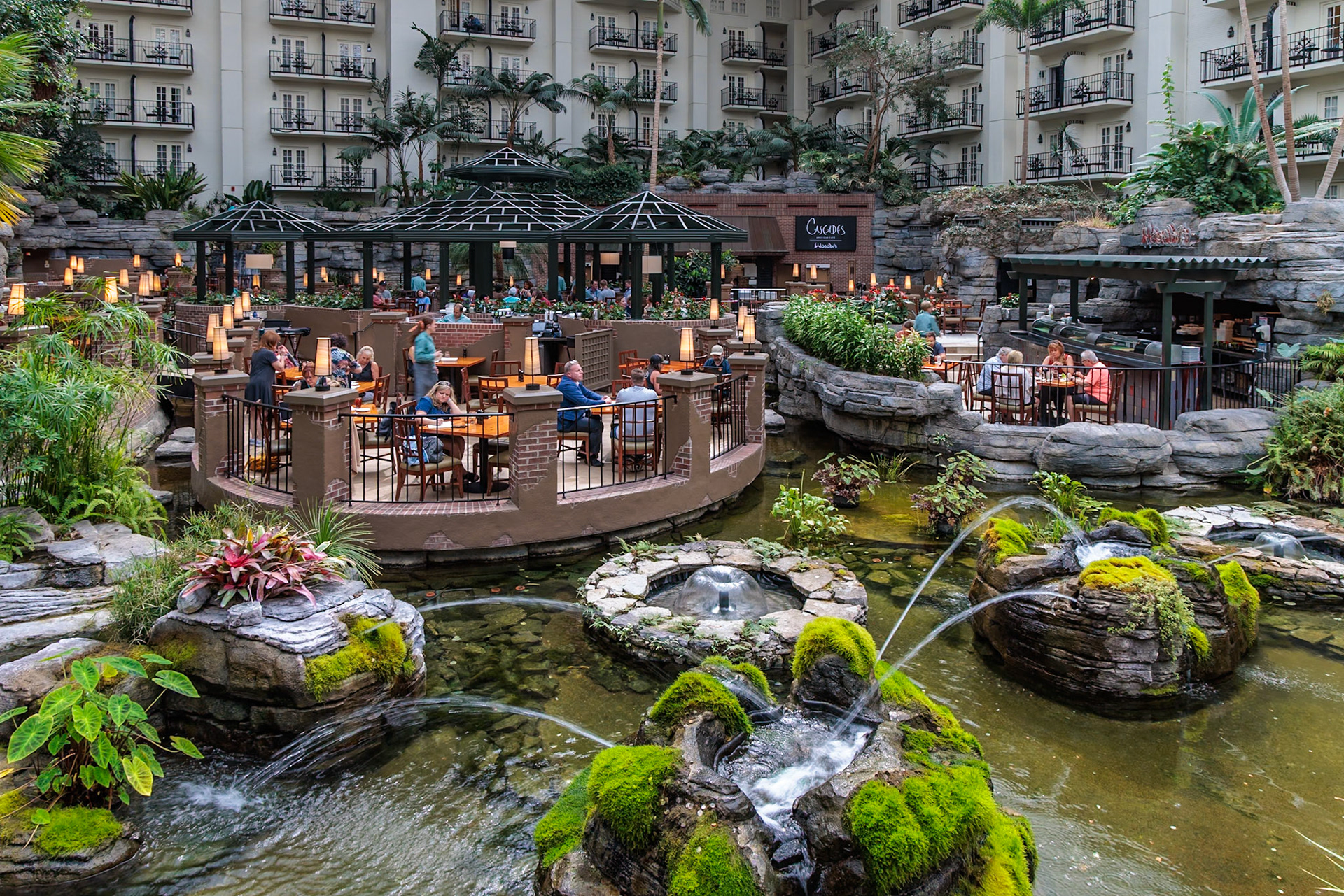 231004_020 Guests dining at the Cascades American Cafe inside Gaylord Opryland Resort and Convention Center in Nashville, Tennessee