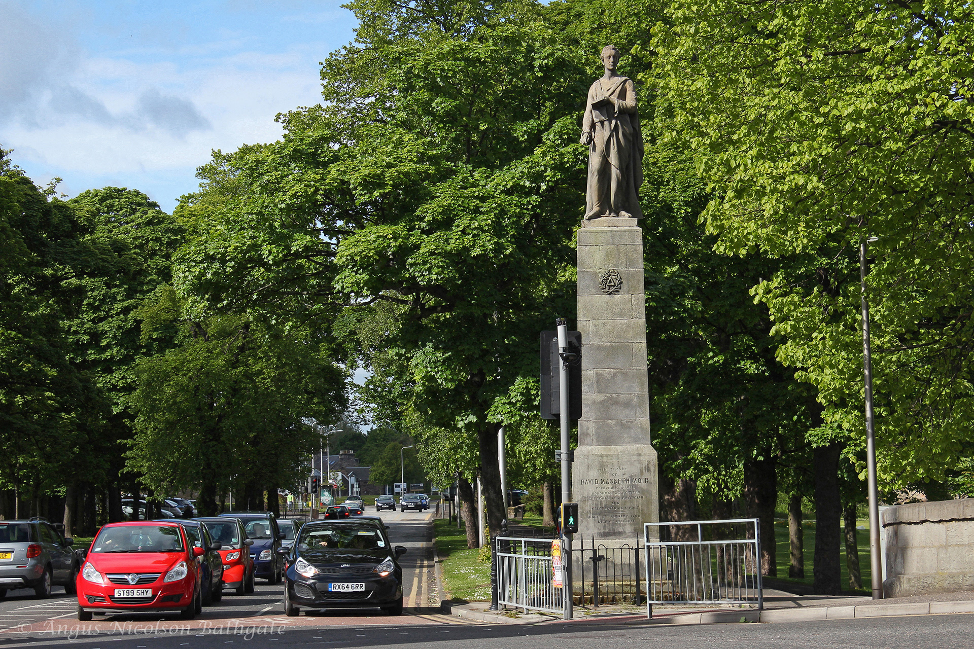 David Macbeth Moir statue