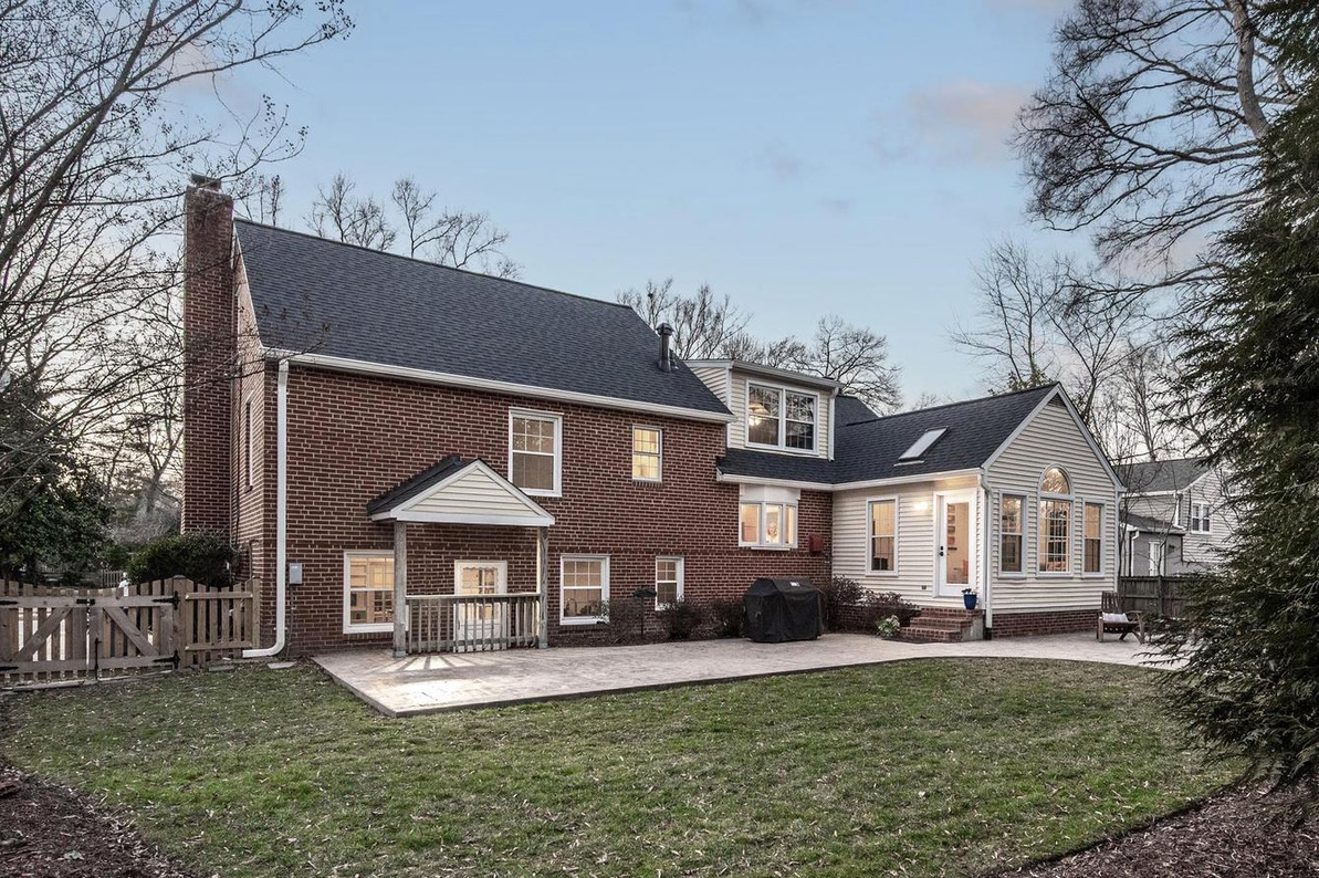 Photo credit by Redfin listing