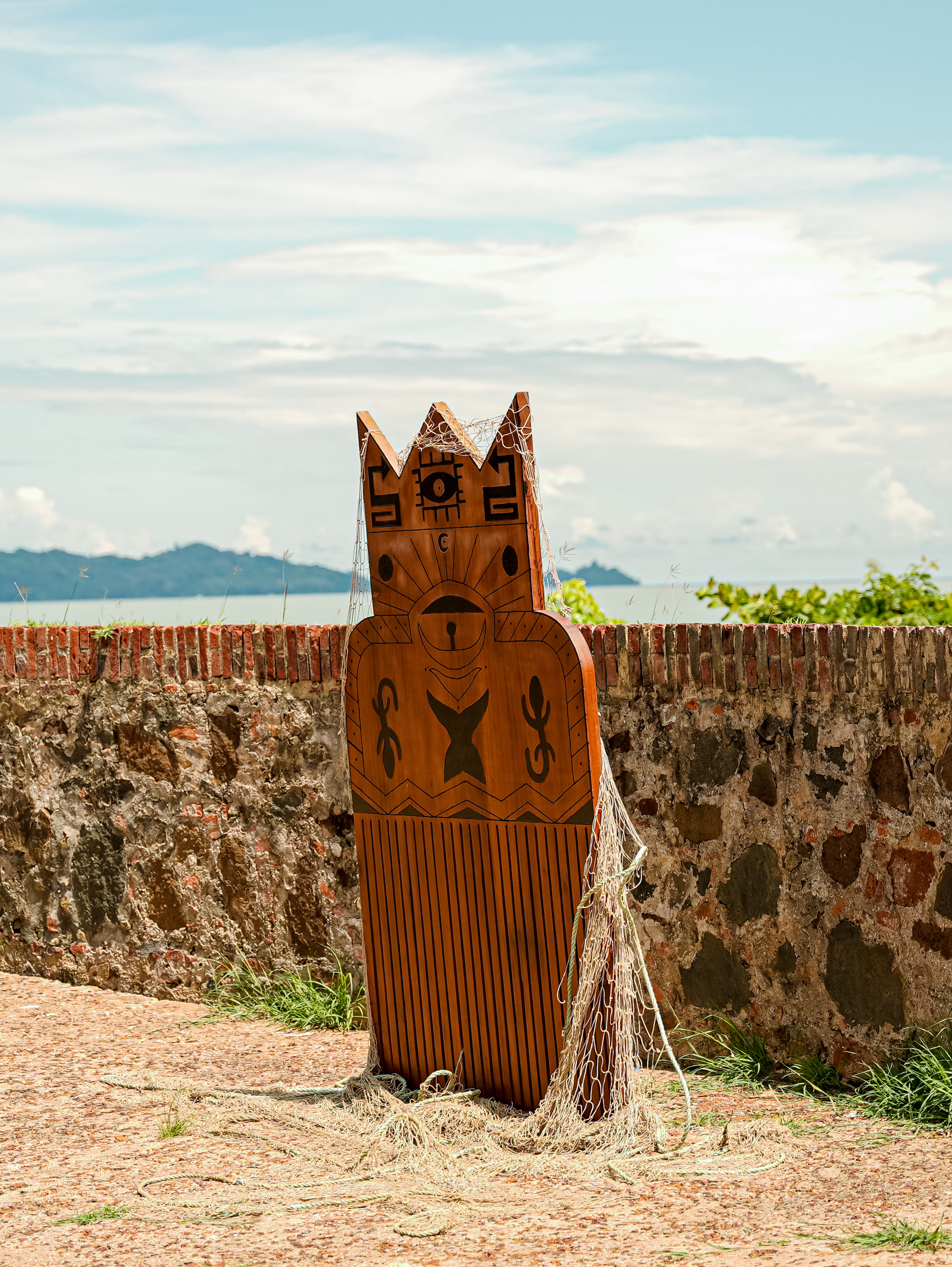 Totem, sculpture sur bois, Guyane 2022