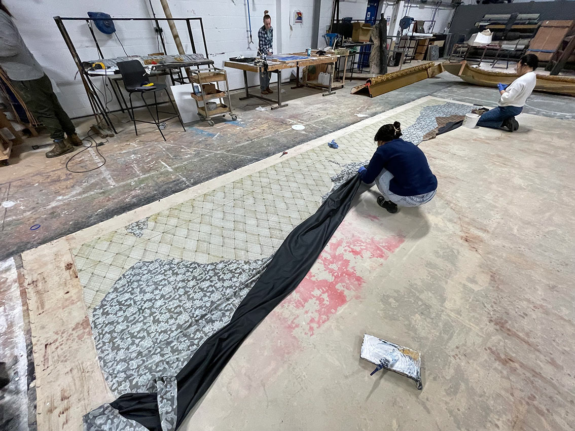 Glueing Wall Paper (Latex Glue)