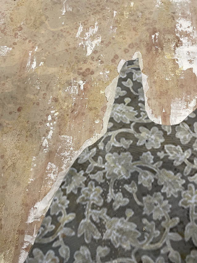 Applying Tissue Paper Strips on the Edges