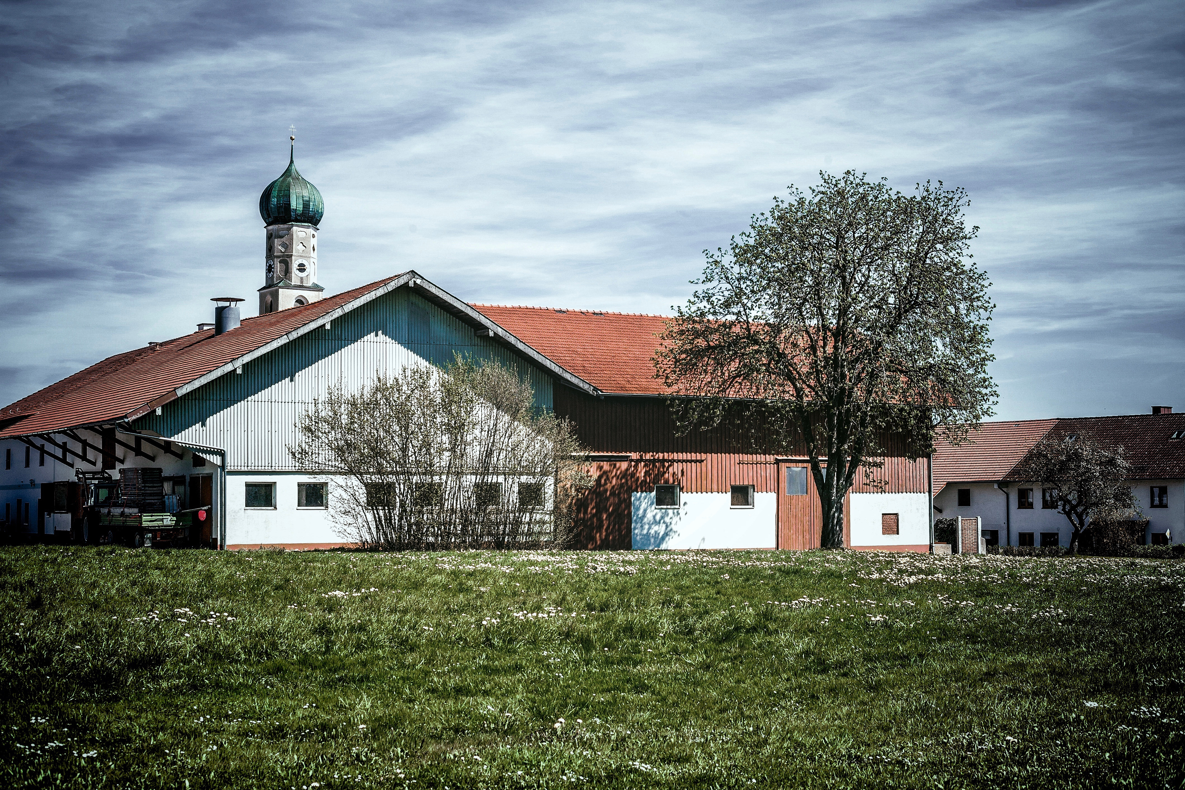 4-2021 // Rechtmehring mit Pfarrkirche St. Korbinian // Carl Zeiss Jena Pancolar electric 1.8/50mm, Canon EOS 30D