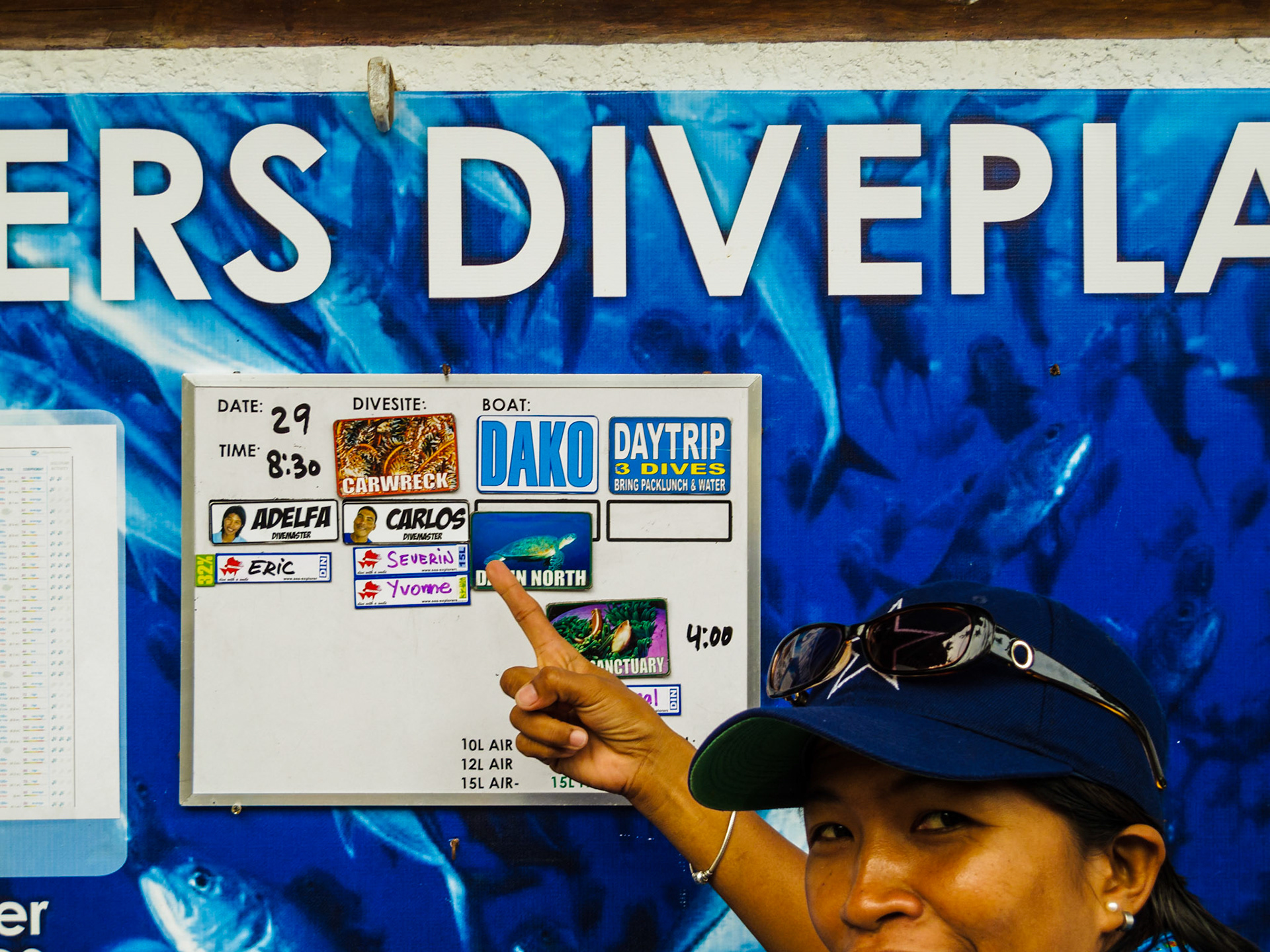 Adelfa pointing out the next dive sites