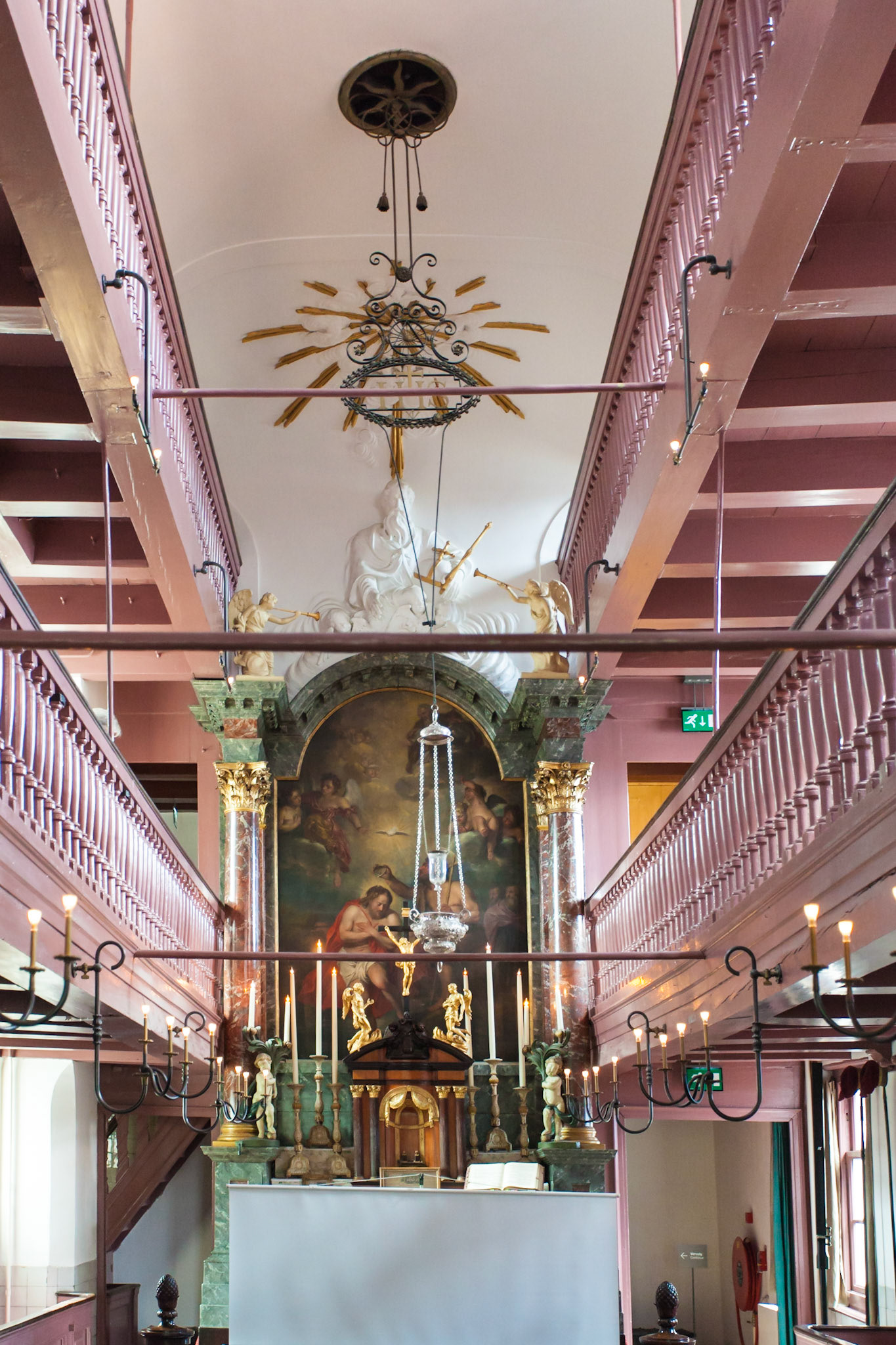 The attic of this house conceals a secret Catholic church, known as Ons' Lieve Heer op Solder (Our Dear Lord in the Attic), originally built in 1663, when Catholics lost their right to workship in their own way.