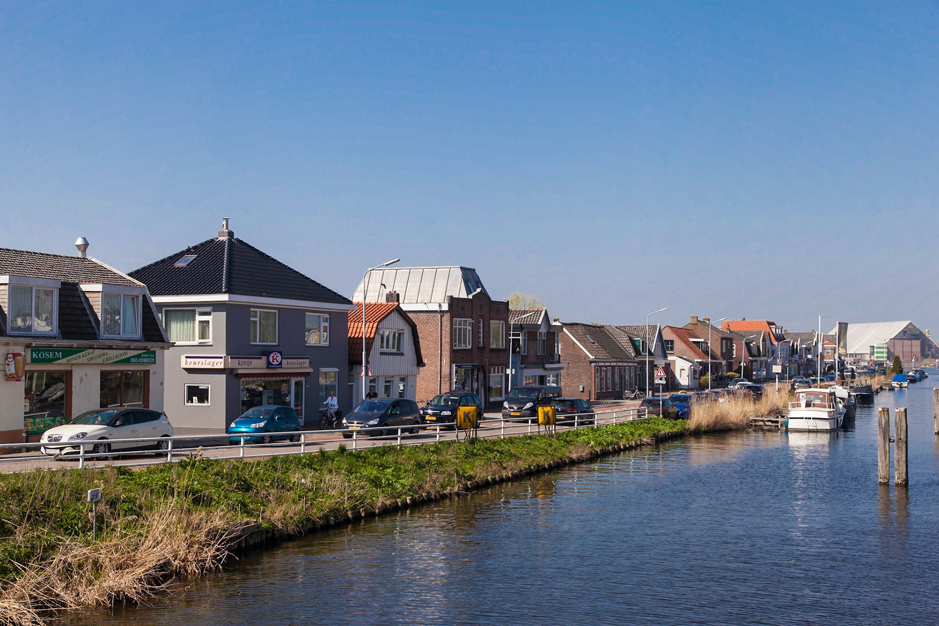 The canal between Zwanenburg and Halfweg