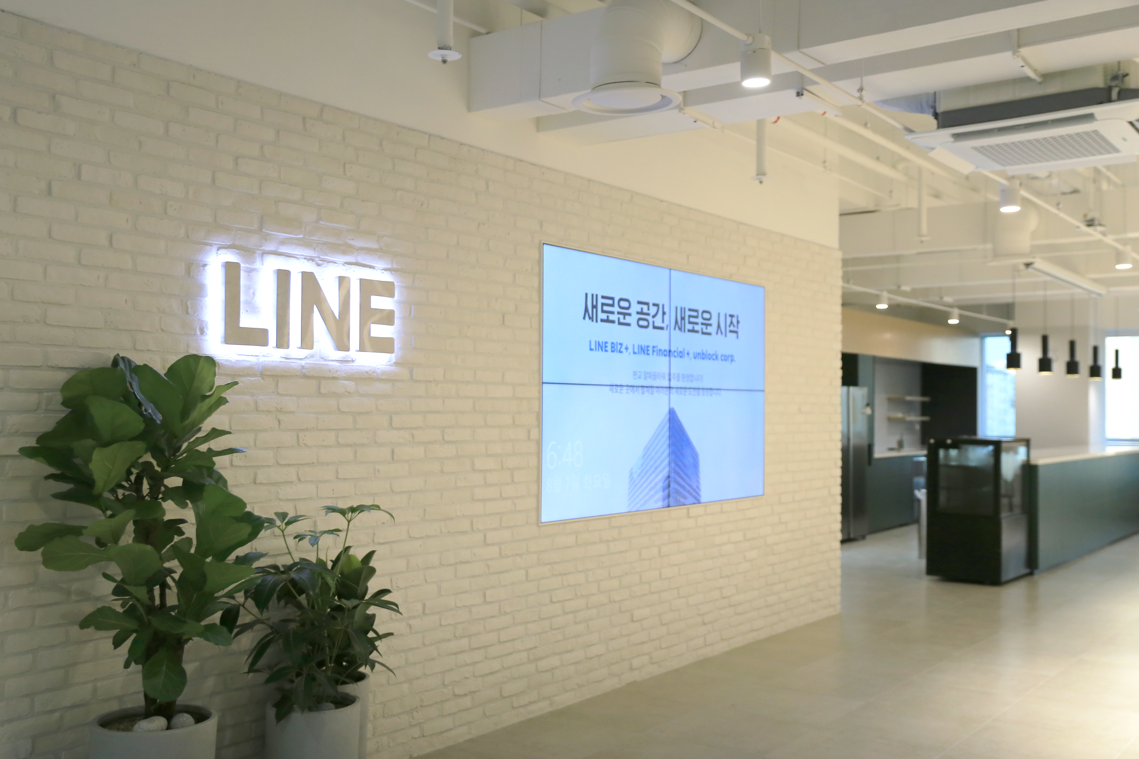 Seung Doc Yang - LINE Bank Branding