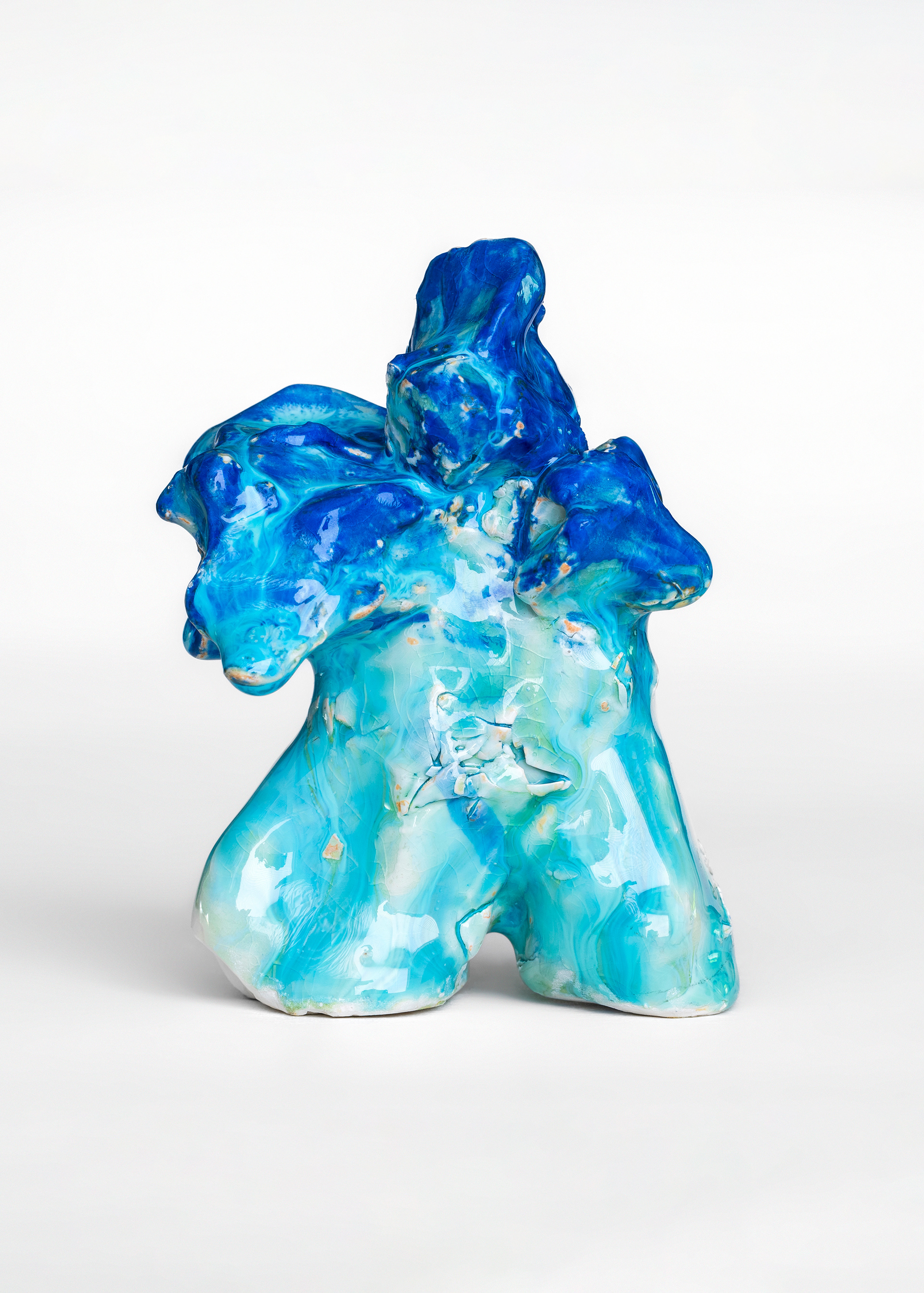 Blueamigos (I), 2022 · Porcelain, slip, glaze · 10 x 7 cm