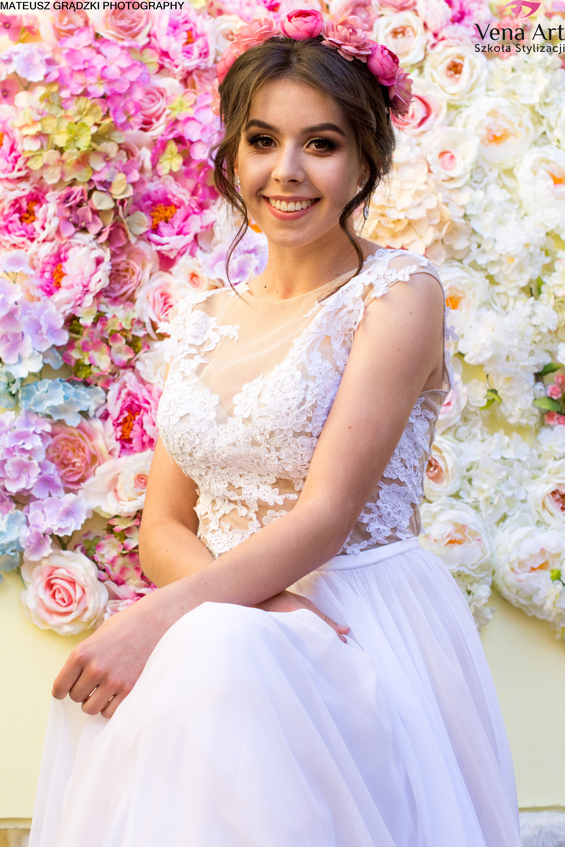 Sesja w sukniach ślubnych w Vena Art Szkoła Stylizacji - https://www.facebook.com/VenaArtSzkola/ Instruktor - Marcjanna Gładkowska https://www.facebook.com/Marcjannaartstyle/ Instruktor : Paulina Dec Make Up Artist - https://www.facebook.com/paulinadecmakeup/ Wianek:  https://www.facebook.com/Venowianki-1015460145313600/
