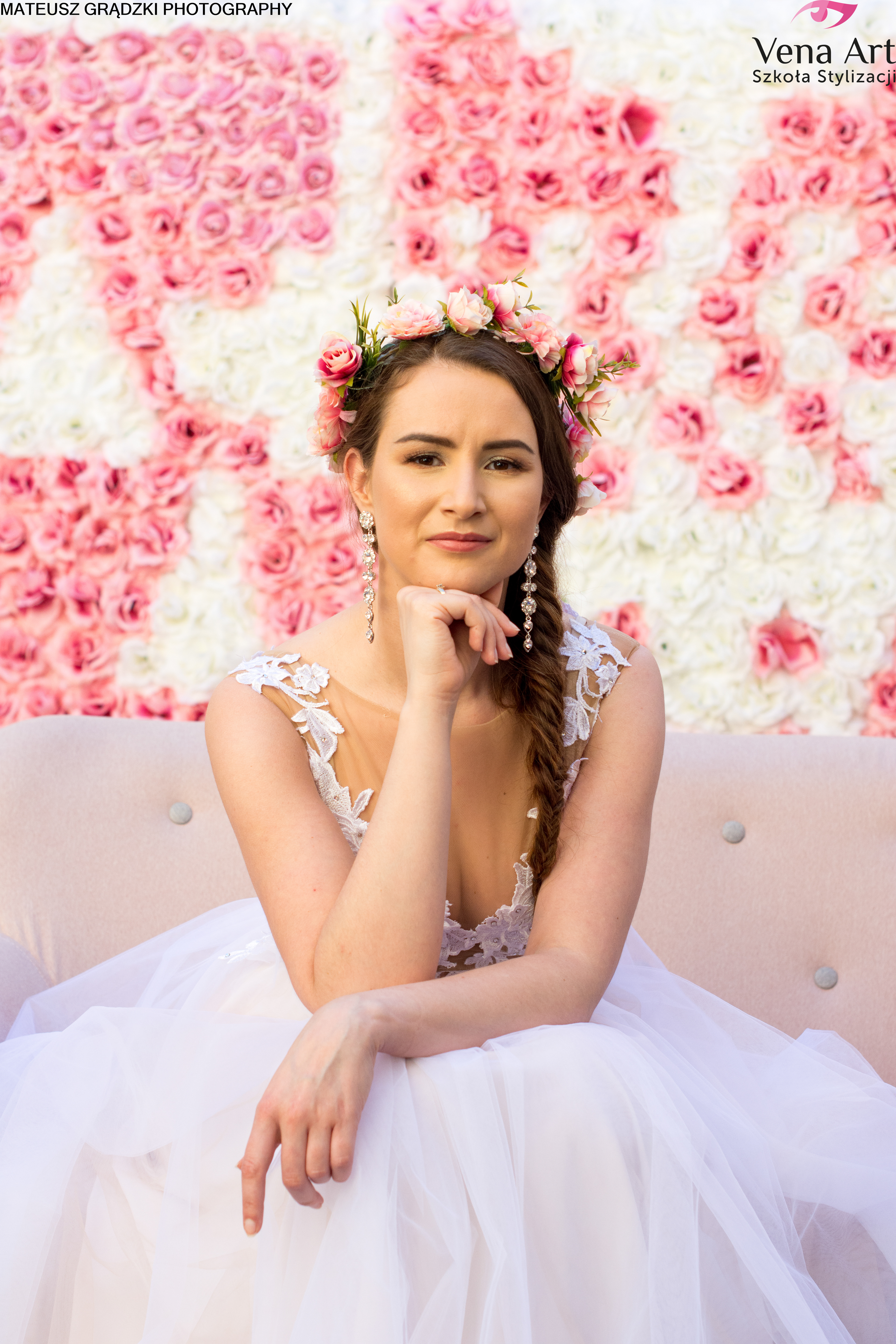 Sesja w sukniach ślubnych w Vena Art Szkoła Stylizacji - https://www.facebook.com/VenaArtSzkola/ Instruktor - Marcjanna Gładkowska https://www.facebook.com/Marcjannaartstyle/ Instruktor : Paulina Dec Make Up Artist - https://www.facebook.com/paulinadecmakeup/