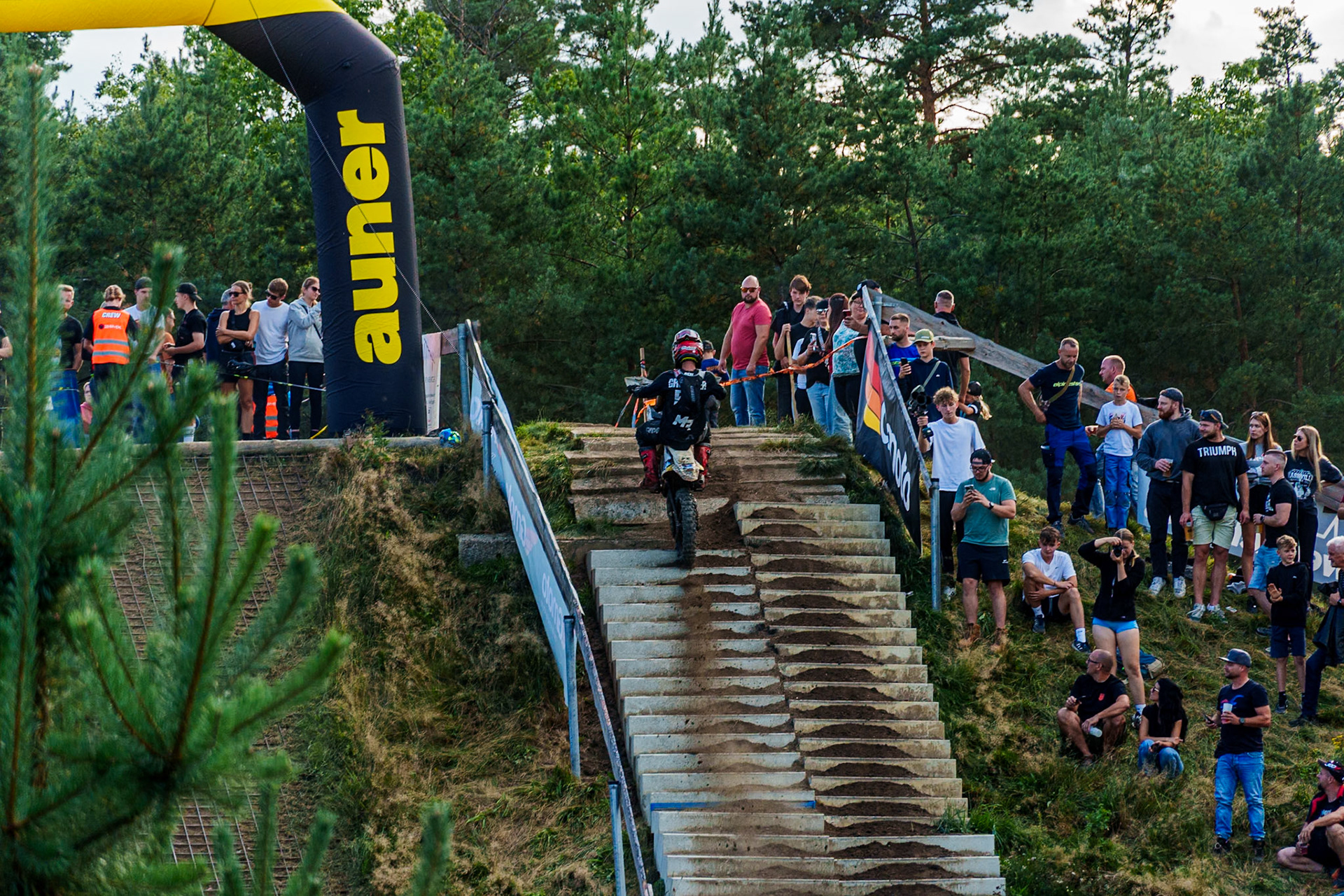 {Filename} | {FocalLength}mm | f/{Aperture} | {ShutterSpeed} | ISO {ISO}