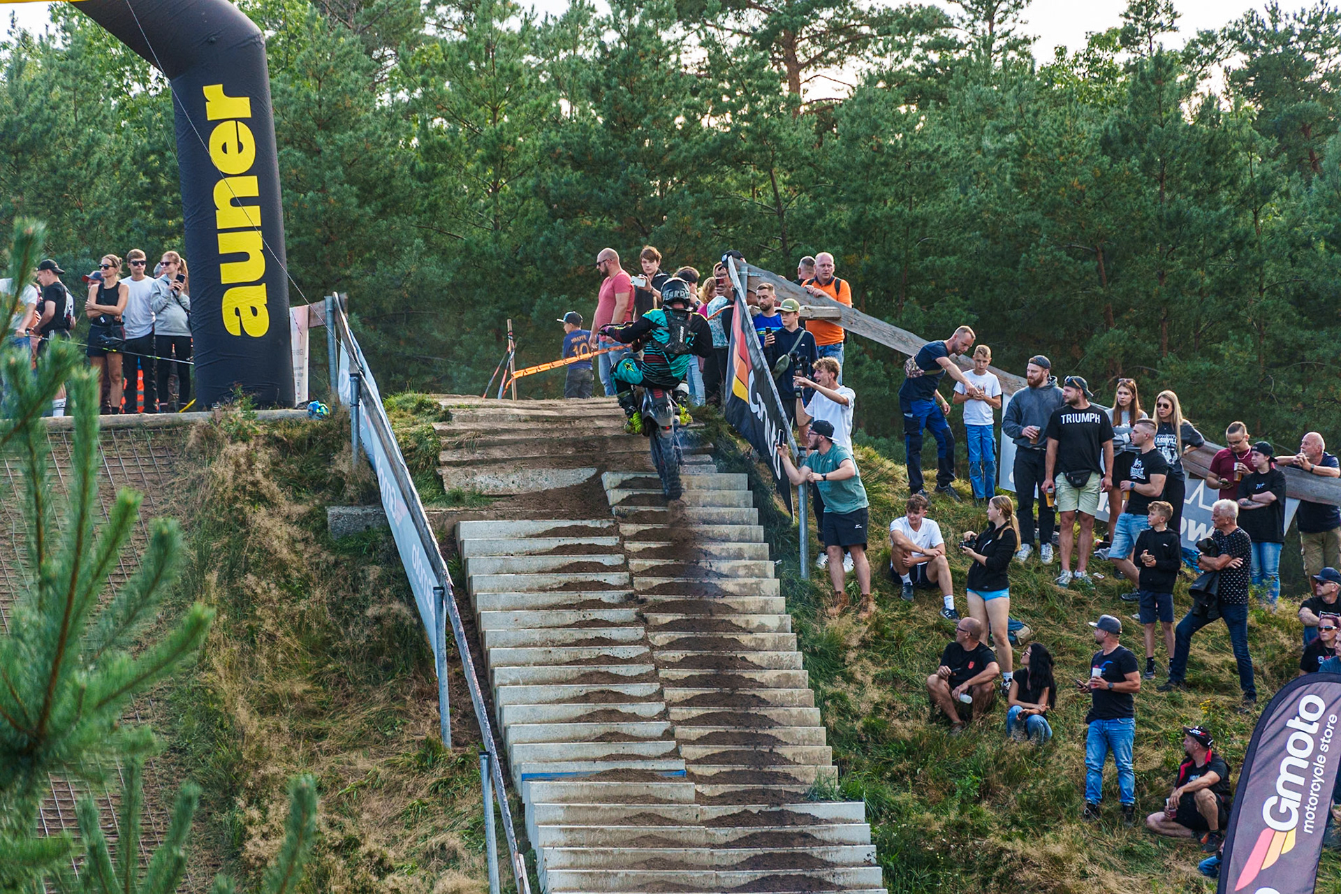 {Filename} | {FocalLength}mm | f/{Aperture} | {ShutterSpeed} | ISO {ISO}