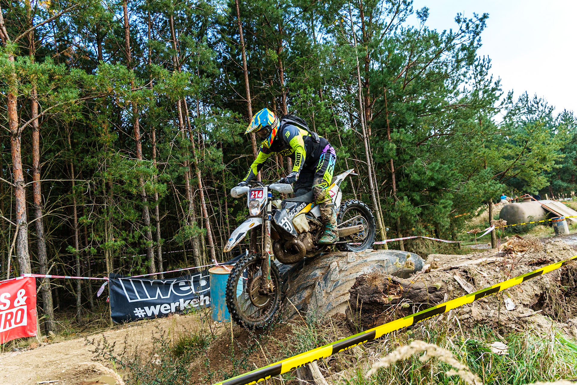 {Filename} | {FocalLength}mm | f/{Aperture} | {ShutterSpeed} | ISO {ISO}