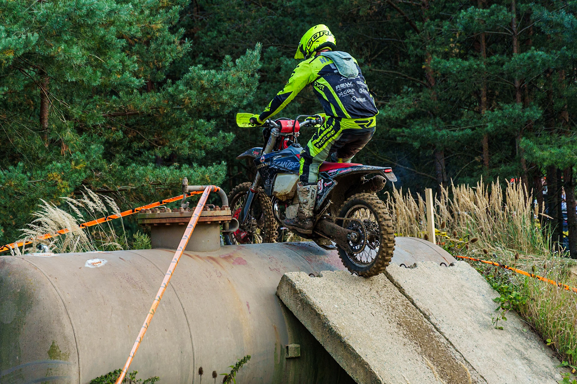 {Filename} | {FocalLength}mm | f/{Aperture} | {ShutterSpeed} | ISO {ISO}