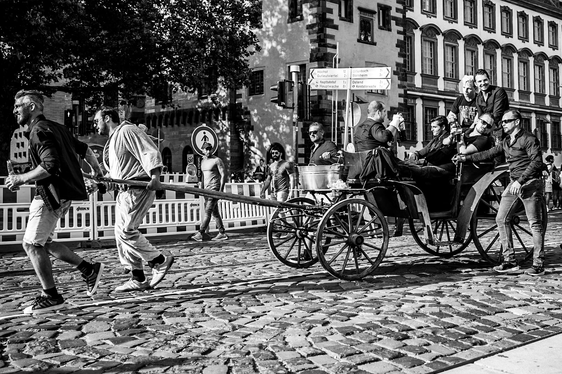 olis_shots07:02pm #frankfurt #germany “bachelor party” by @olis_shots as part of the #24hourproject to support Children’s Rights and raise funds for @ResponsibleCharity. For more information visit @24HourProject#24hr21 #24hr21_frankfurt #24hr21_germany #streetphotography #bachelorparty #mainuferfrankfurt