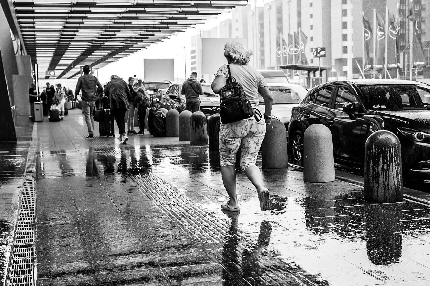 olis_shots03:08pm #frankfurt #germany “Running through the rain at the Airport” by @olis_shots as part of the #24hourproject to support Children’s Rights and raise funds for @ResponsibleCharity. For more information visit @24HourProject#24hr21 #24hr21_frankfurt #24hr21_germany #streetphotography #airportfrankfurt #rain