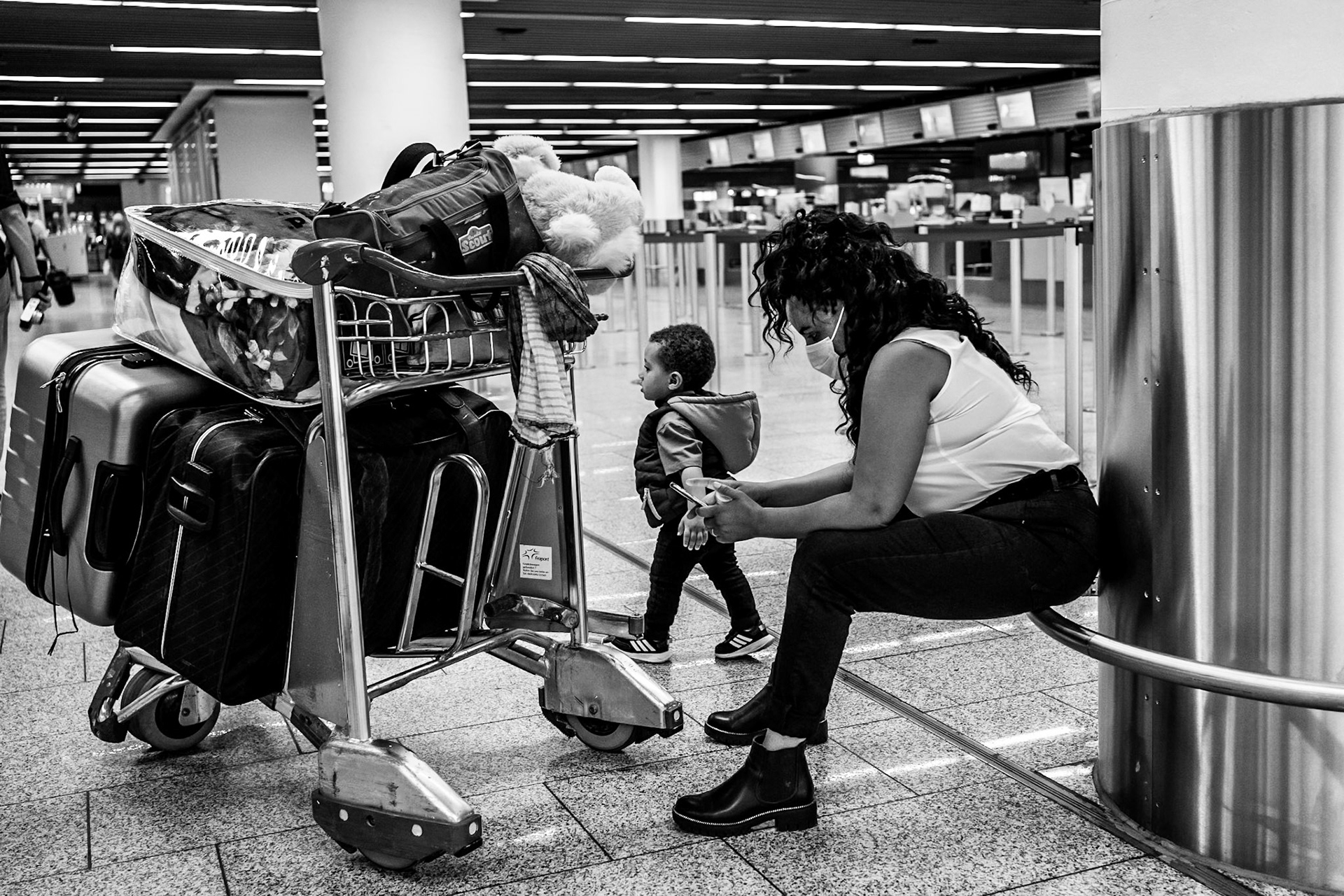 olis_shots02:42pm #frankfurt #germany “Waiting for the flight at the Airport ” by @olis_shots as part of the #24hourproject to support Children’s Rights and raise funds for @ResponsibleCharity. For more information visit @24HourProject#24hr21 #24hr21_frankfurt #24hr21_germany #streetphotography #airport #departure