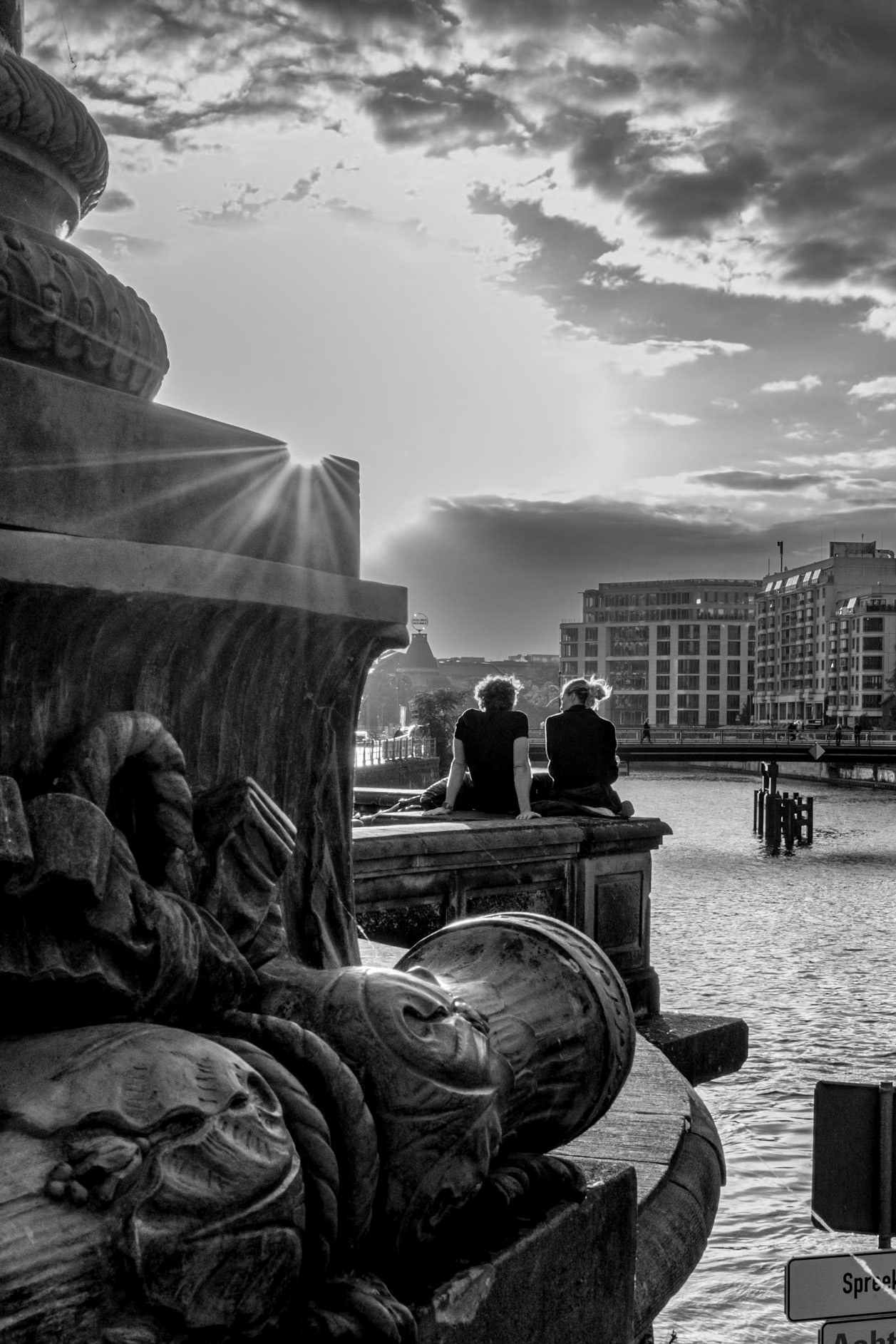 Couple on Ebertbrücke in Berlin in the evening sun
