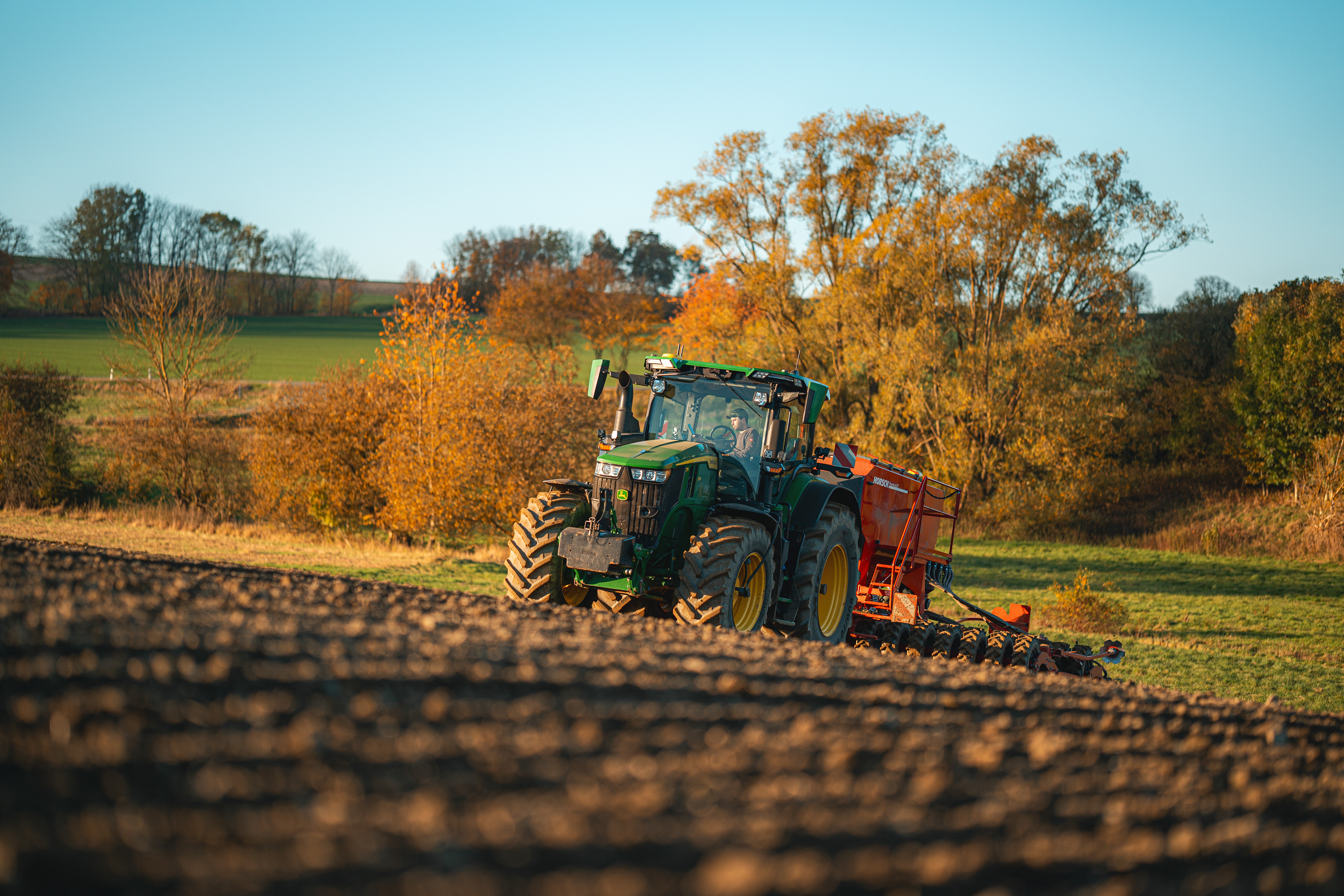 John Deere 7R 350 und Horsch Pronto 6DC