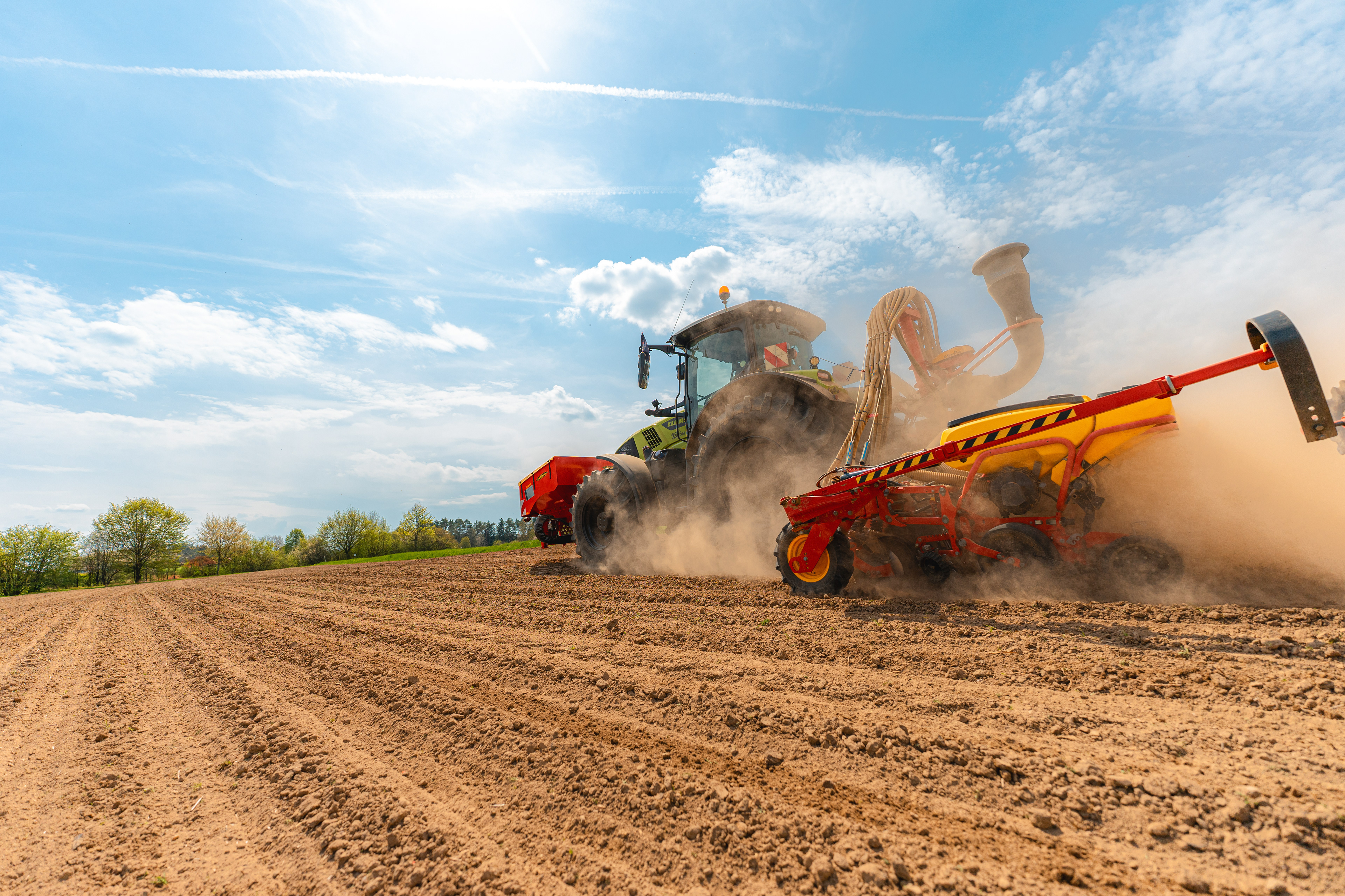 Maximilian Pittroff bei der Aussaat