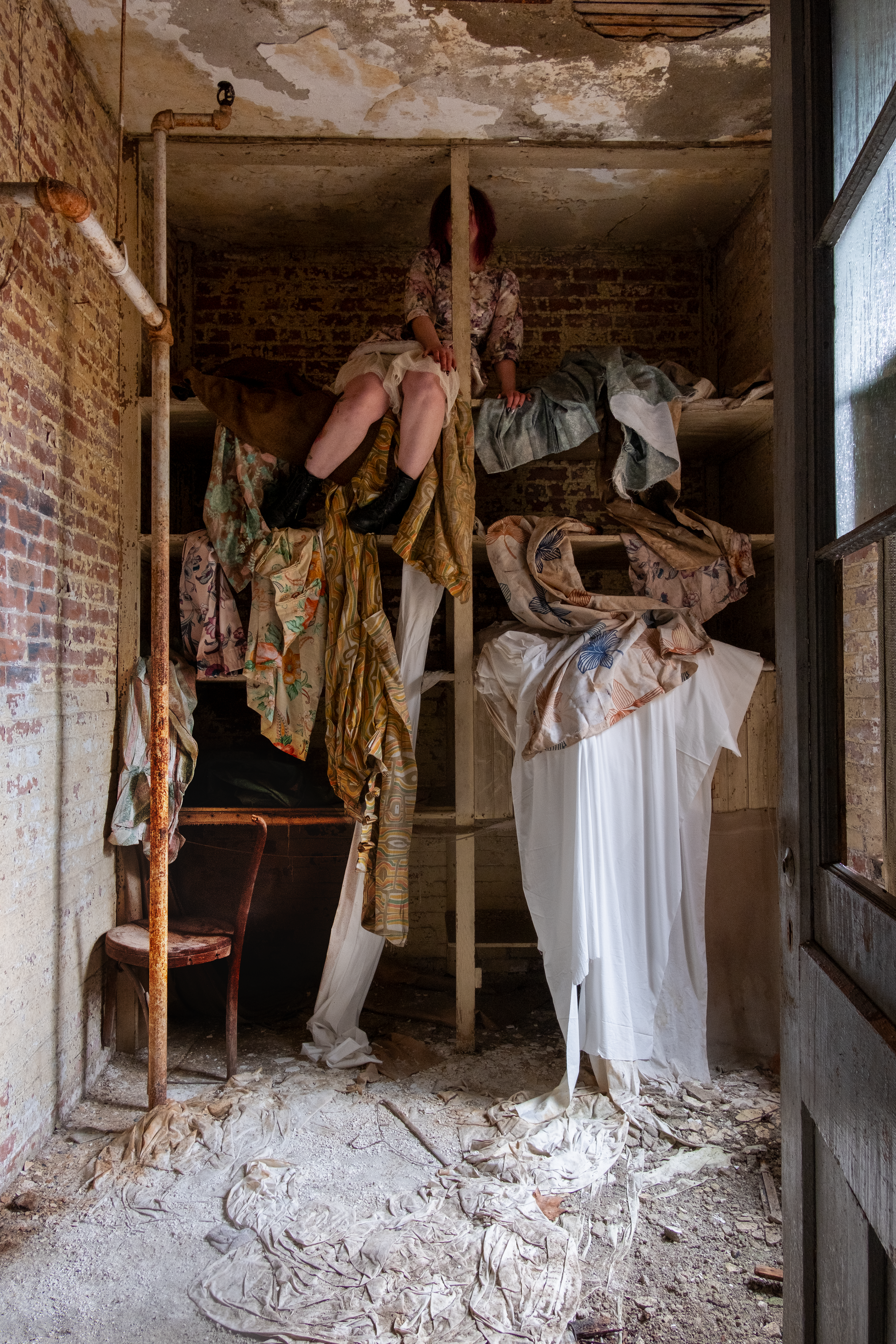 In January of 1914 a female HRSH attendant threw red pepper in the eyes of a male attendant in a love spat. In February of 1914 an ex-patient choked a woman and stole a gun. In the fall of 1914 an attendant at HRSH was arrested for assaulting a patient. In February of 1915 a 32 year-old HRSH nurse was arrested for murder after throwing her newborn illegitimate baby in the Hudson River.