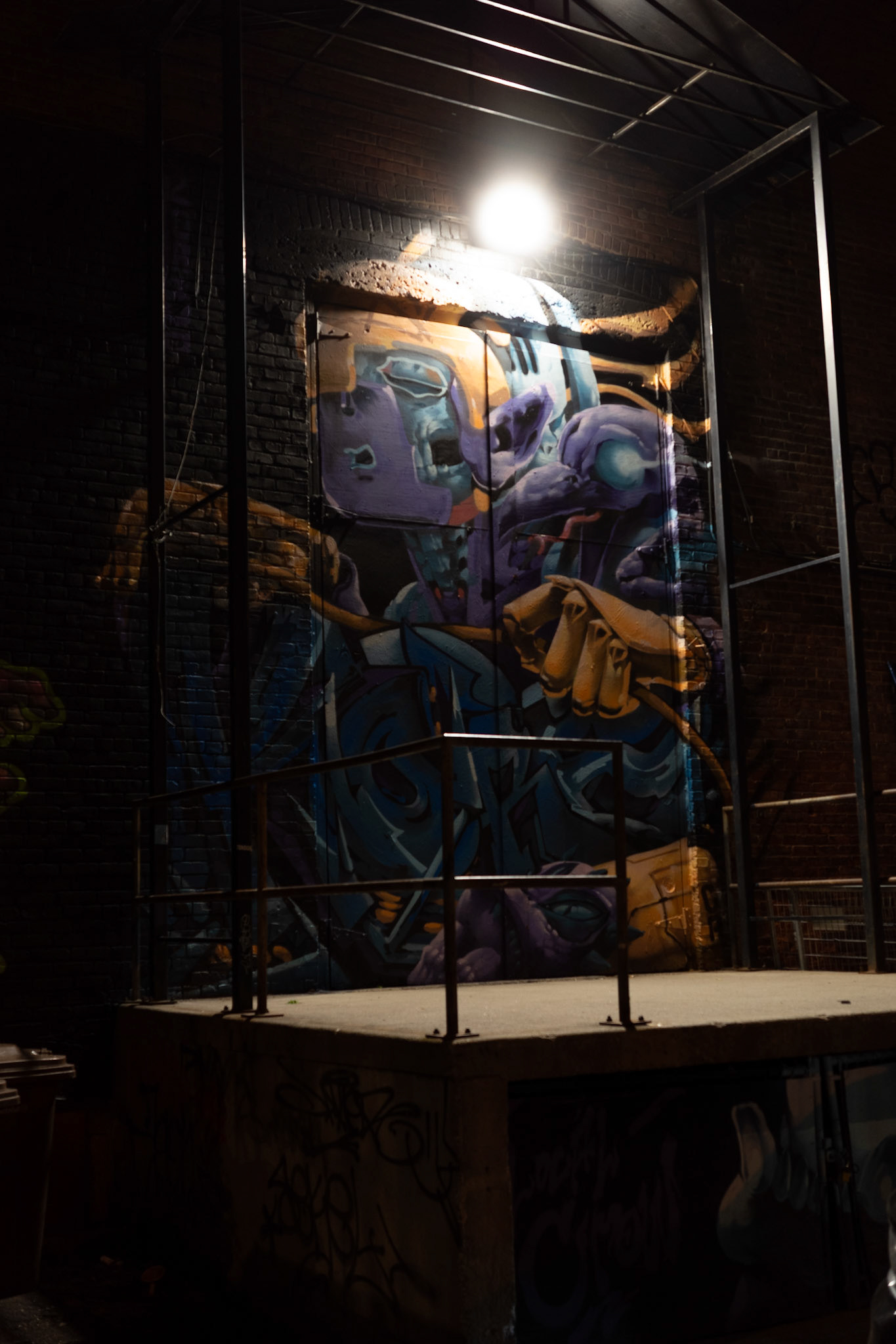 Murale caché trouvé entre le MTelus et les foufs