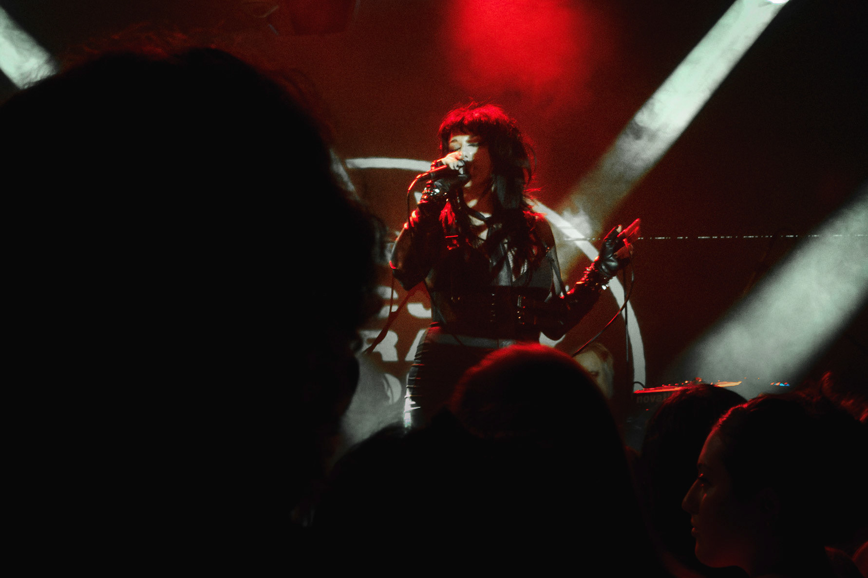 Photographed by Francisco Santiago on 2024.06.22 at The Echoplex in Los Angeles, CA. Shot using a Sony RX100V.