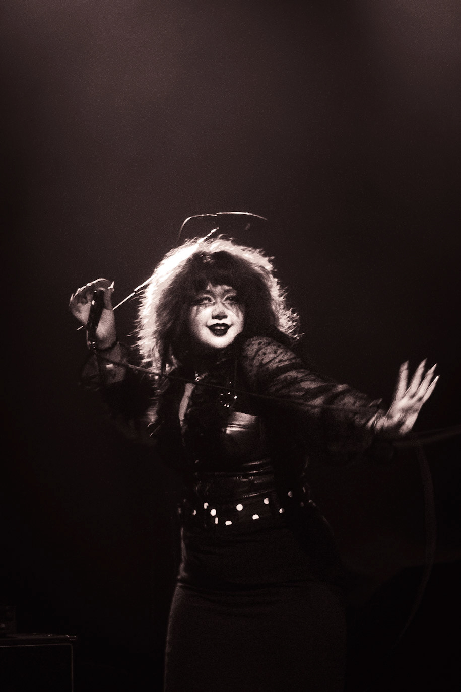 Photographed by Francisco Santiago on 2024.09.21 at El Rey Theatre in Los Angeles, CA. Shot using a Sony RX100V.