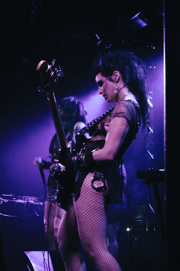 Crowjane photographed by Francisco Santiago on 2024.06.22 at The Echoplex in Los Angeles, CA. Shot using a Sony RX100V.