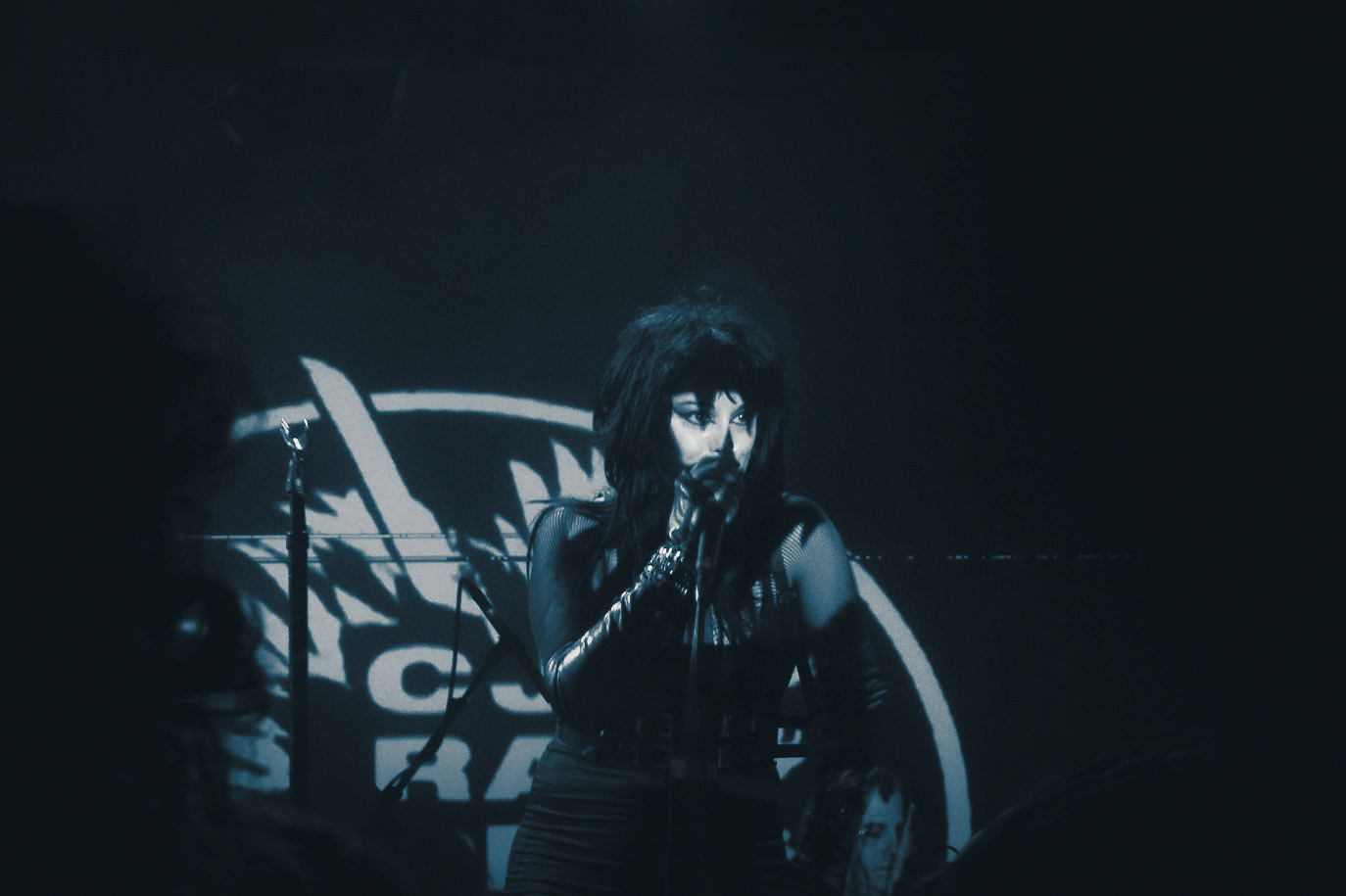 Photographed by Francisco Santiago on 2024.06.22 at The Echoplex in Los Angeles, CA. Shot using a Sony RX100V.