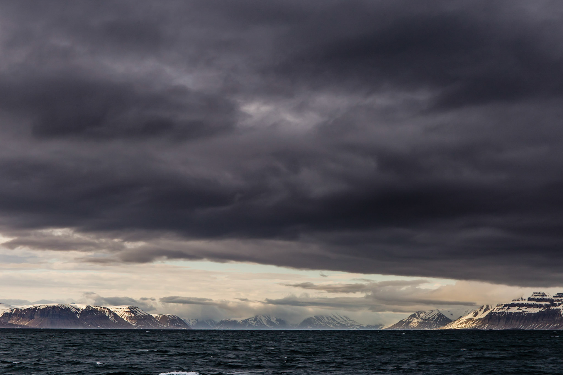 After a one month journey on the sailship Antigua we reached isfjorden and finally our last habour Longyearbyen
