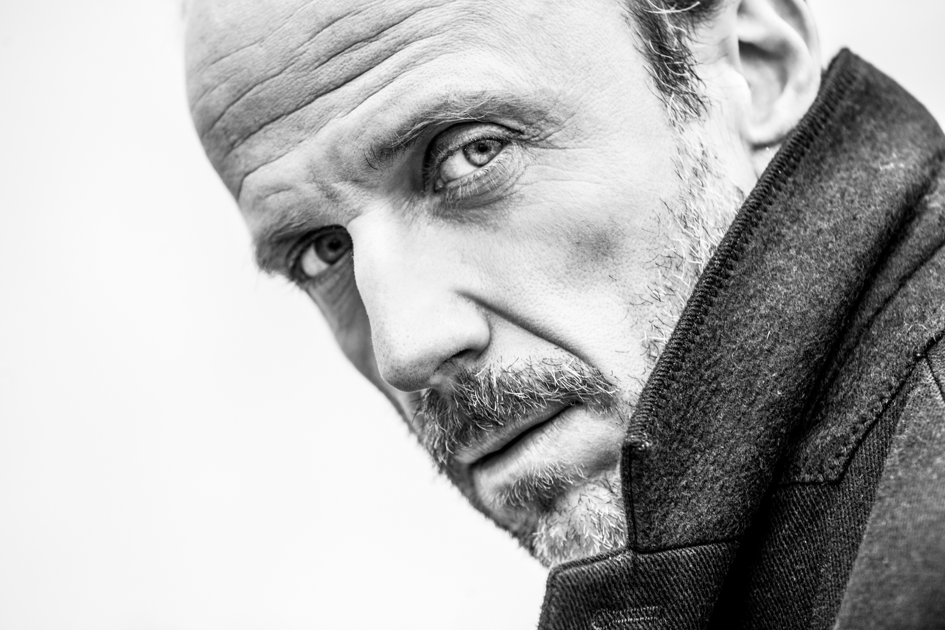 LUKASZ SIMLAT AKTOR ACTOR FILM TEATR THEATRE PORTRAIT PORTRET BARTEK BARCZYK