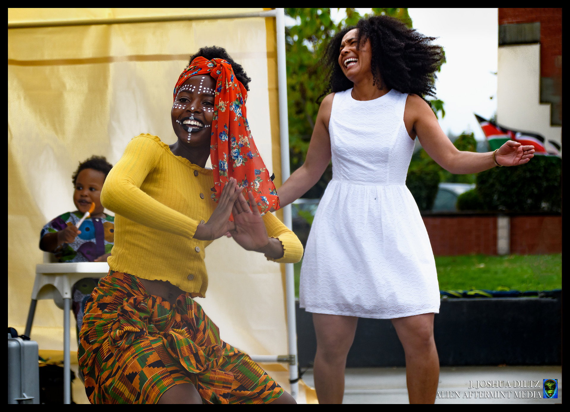 Dancers for designer Ruth Esther celebrate the life and work of @jimihendrix during his 50th Memorial anniversary in Seattle, Washington. . @officialtinahendrix @jimihendrix #alienaftermint #dance #music #photography #portrait #arr #culture #community #style #celebration #memorial #jimihendrix #fashion #dance #dancers 6d