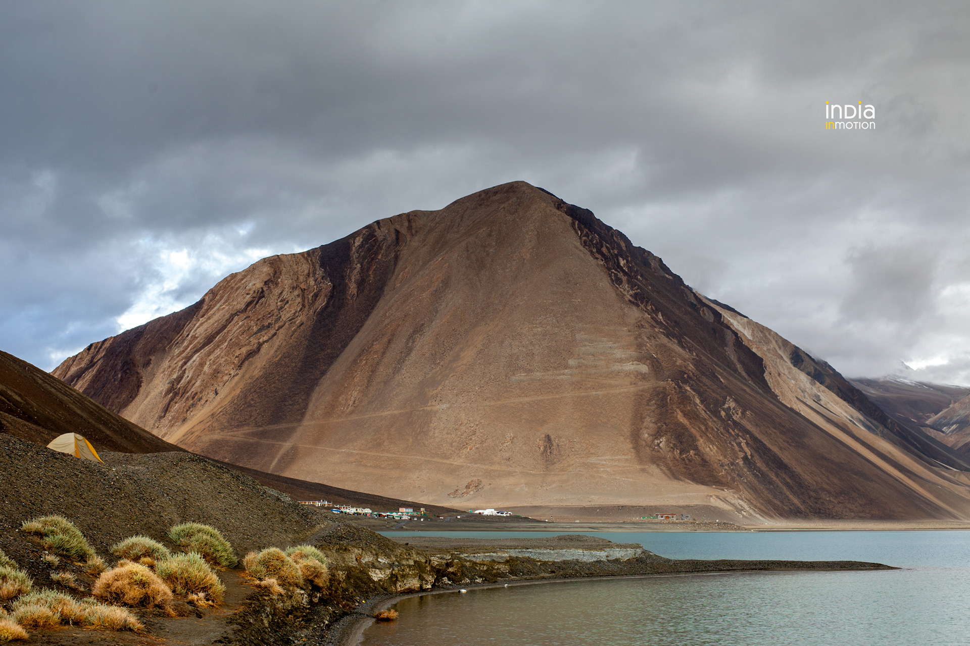 The shores of the Pangong Lake near Lukung.
