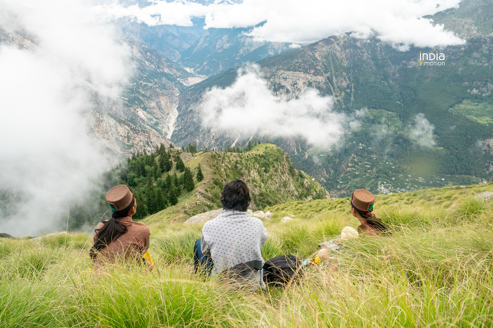 Villagers resting on the way to the Piri festival grounds above Pangi