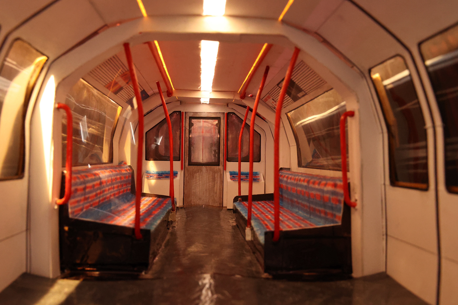 Tube carriage set