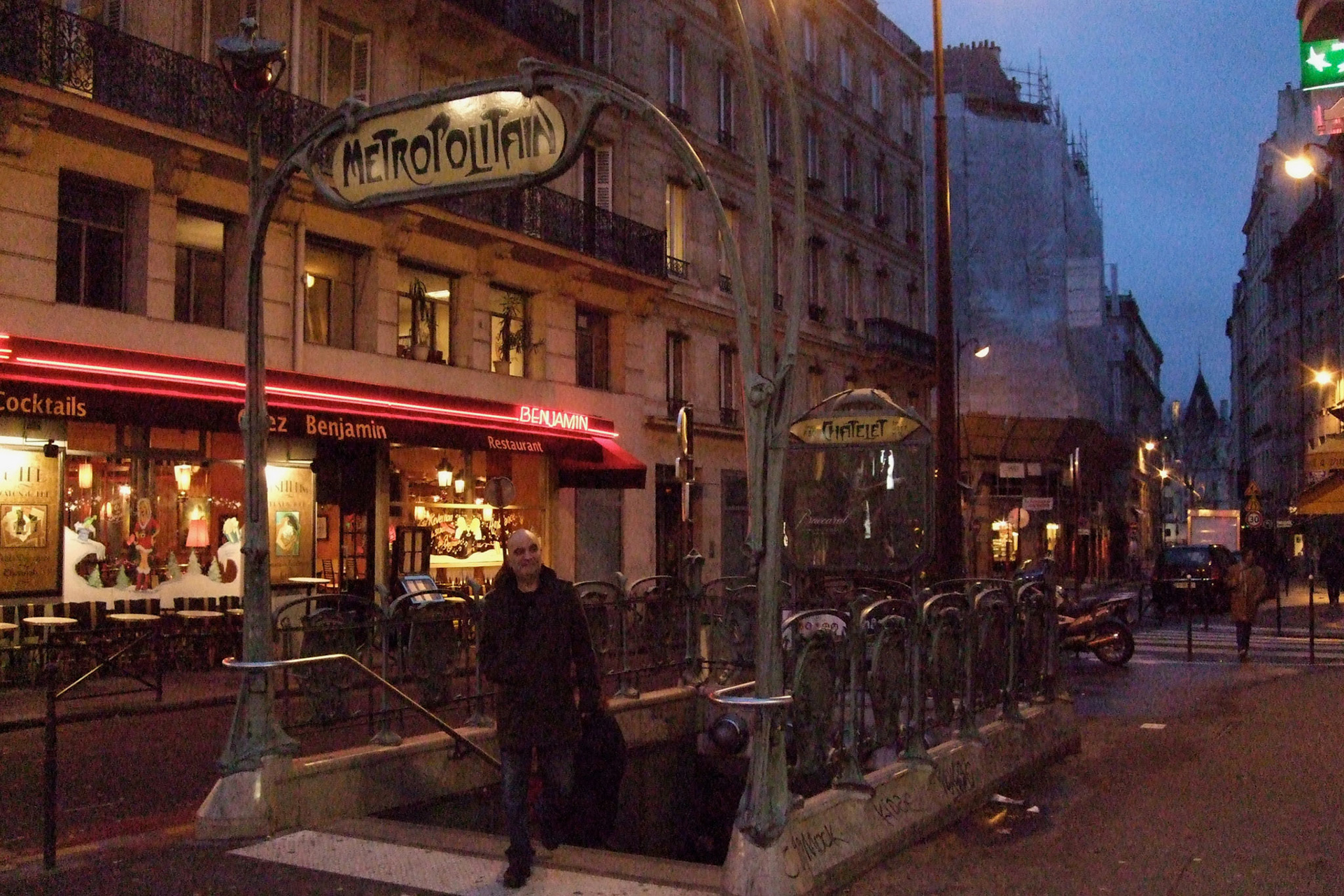 After a great night's sleep, I excitedly ventured from Marta's house in the nearby village of Conflans-Ste-Honourine into downtown Paris