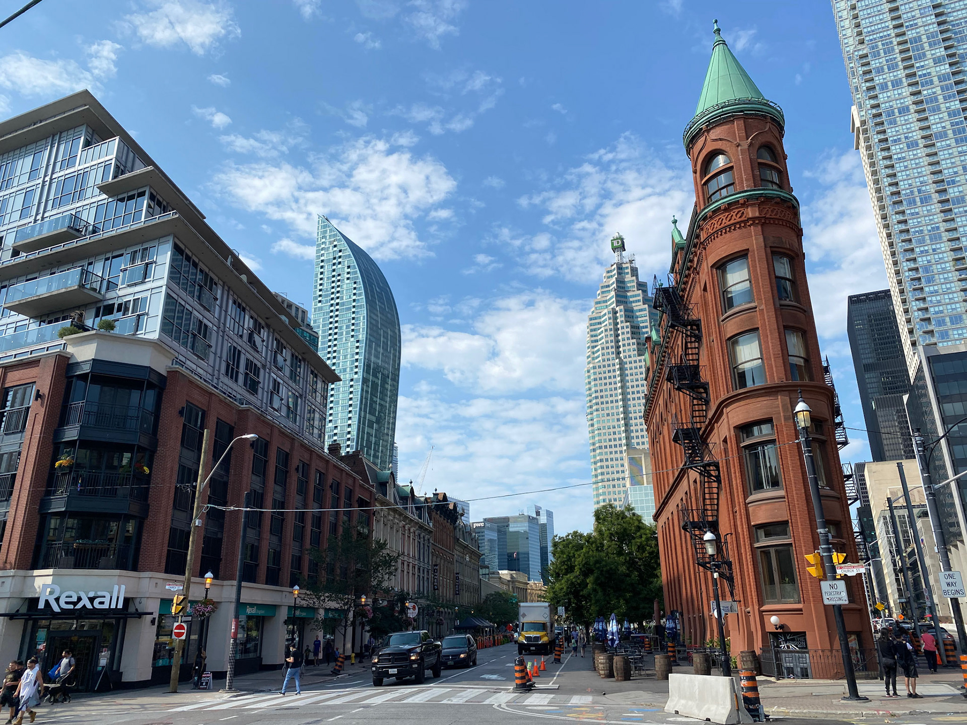 An absolutely aweome beautiful day in Toronto exploring the city