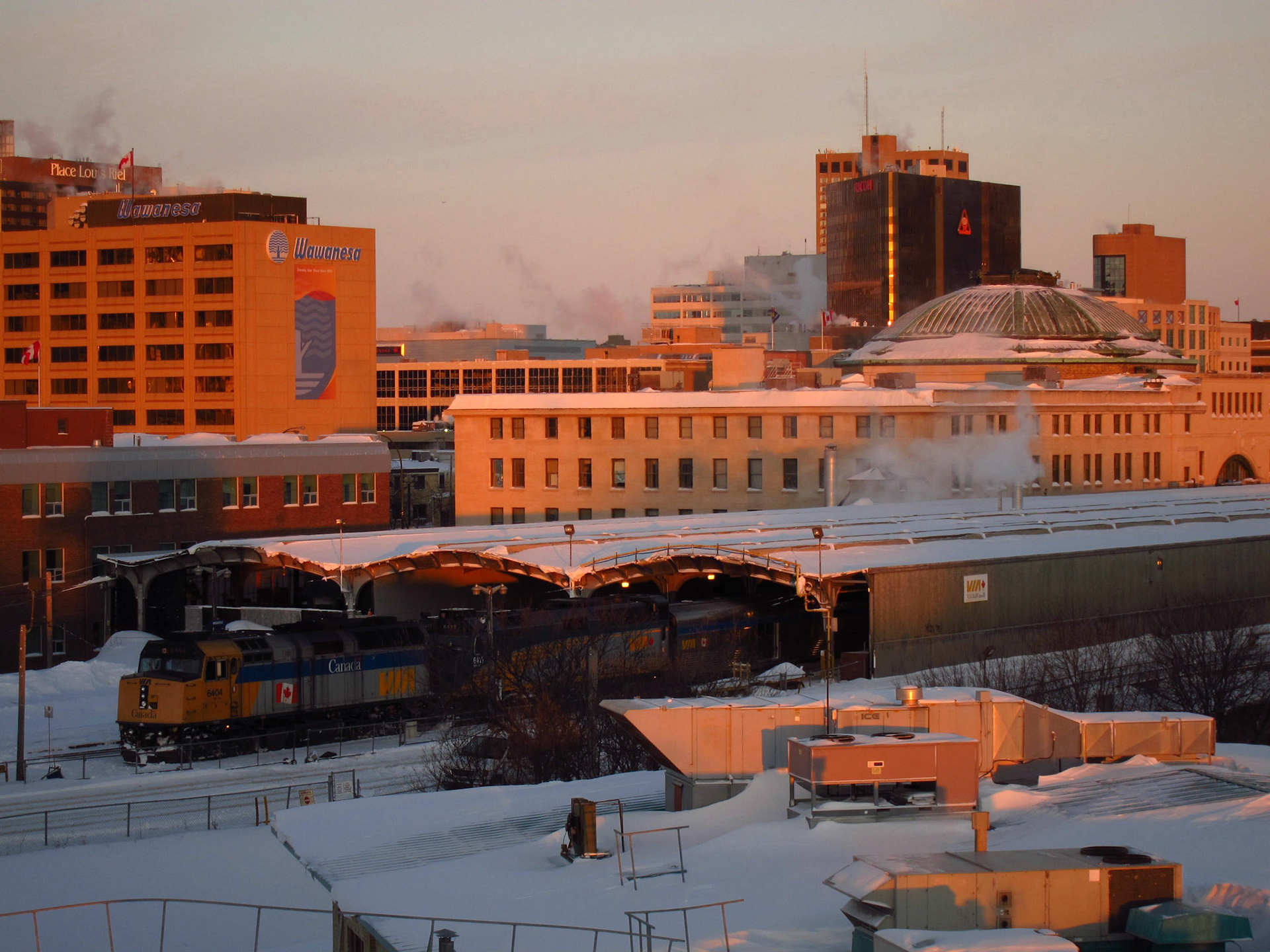 With the rising Winnipeg sun, The Canadian gleams in Union Station