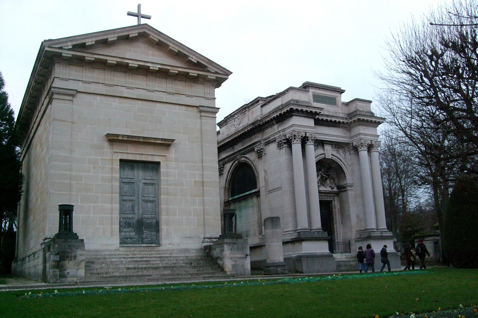 No, these two aren't crypts; they're chapels at Pere Lachaise