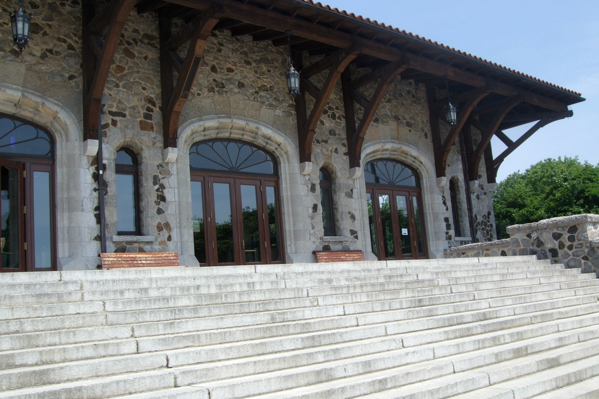 At the top: the belvedere buidling on Mount Royal