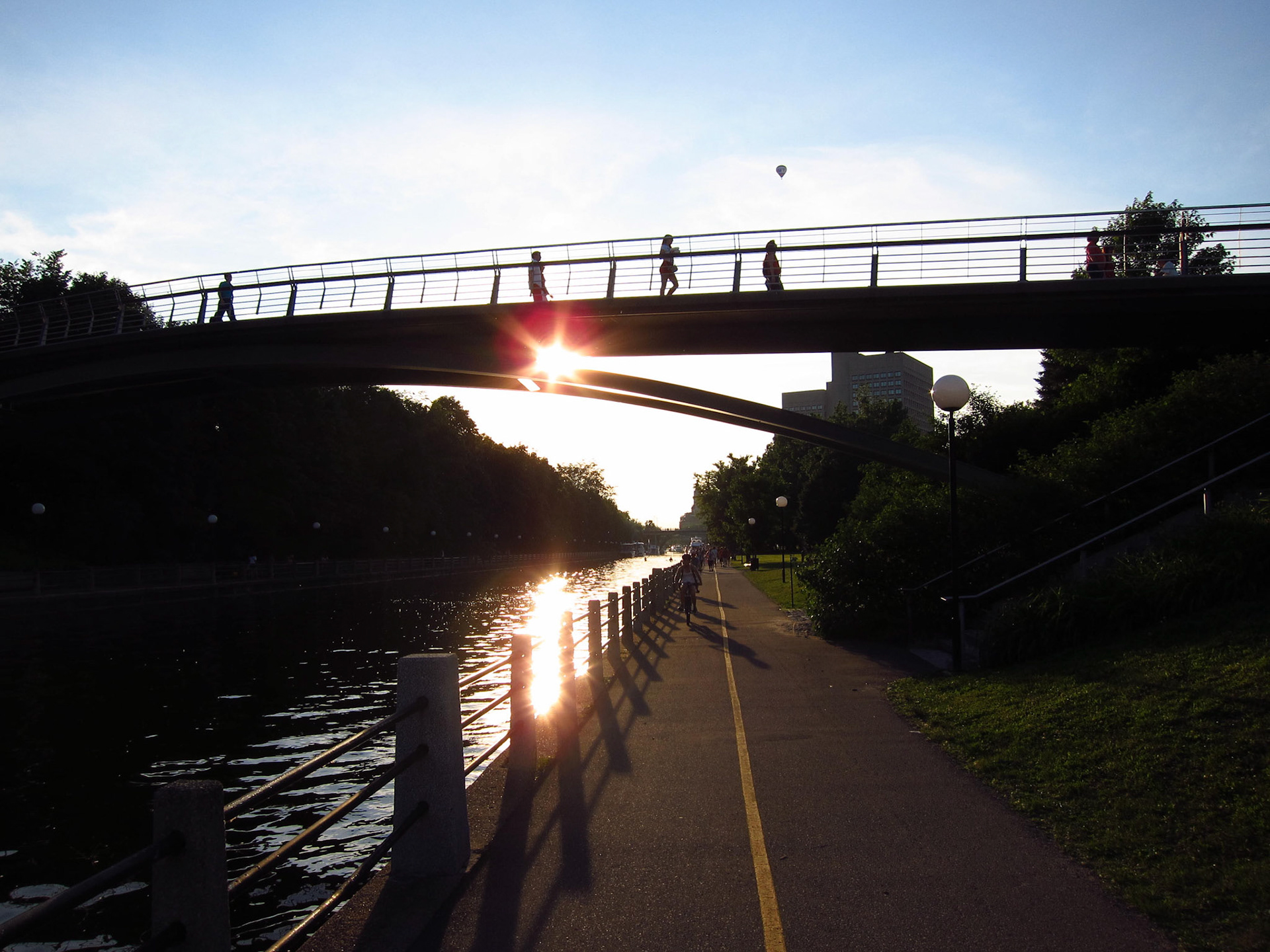 After the party, we enjoyed a sunset walk along the gorgous Rideau Canal